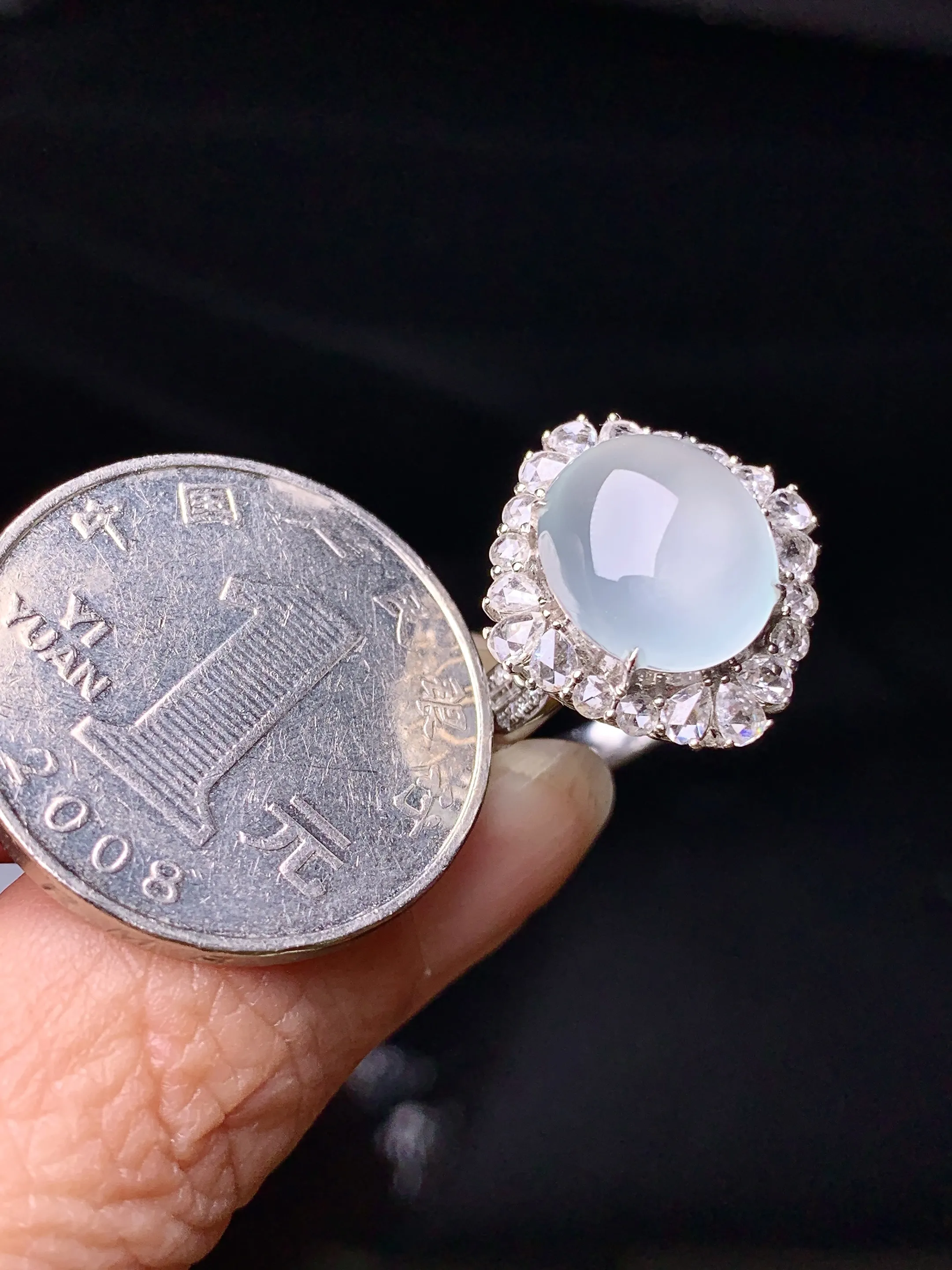 18k金钻镶嵌冰种蛋面戒指 玉质细腻  色泽清新艳丽 圈口13.5 整体尺寸17.8*16.5*12