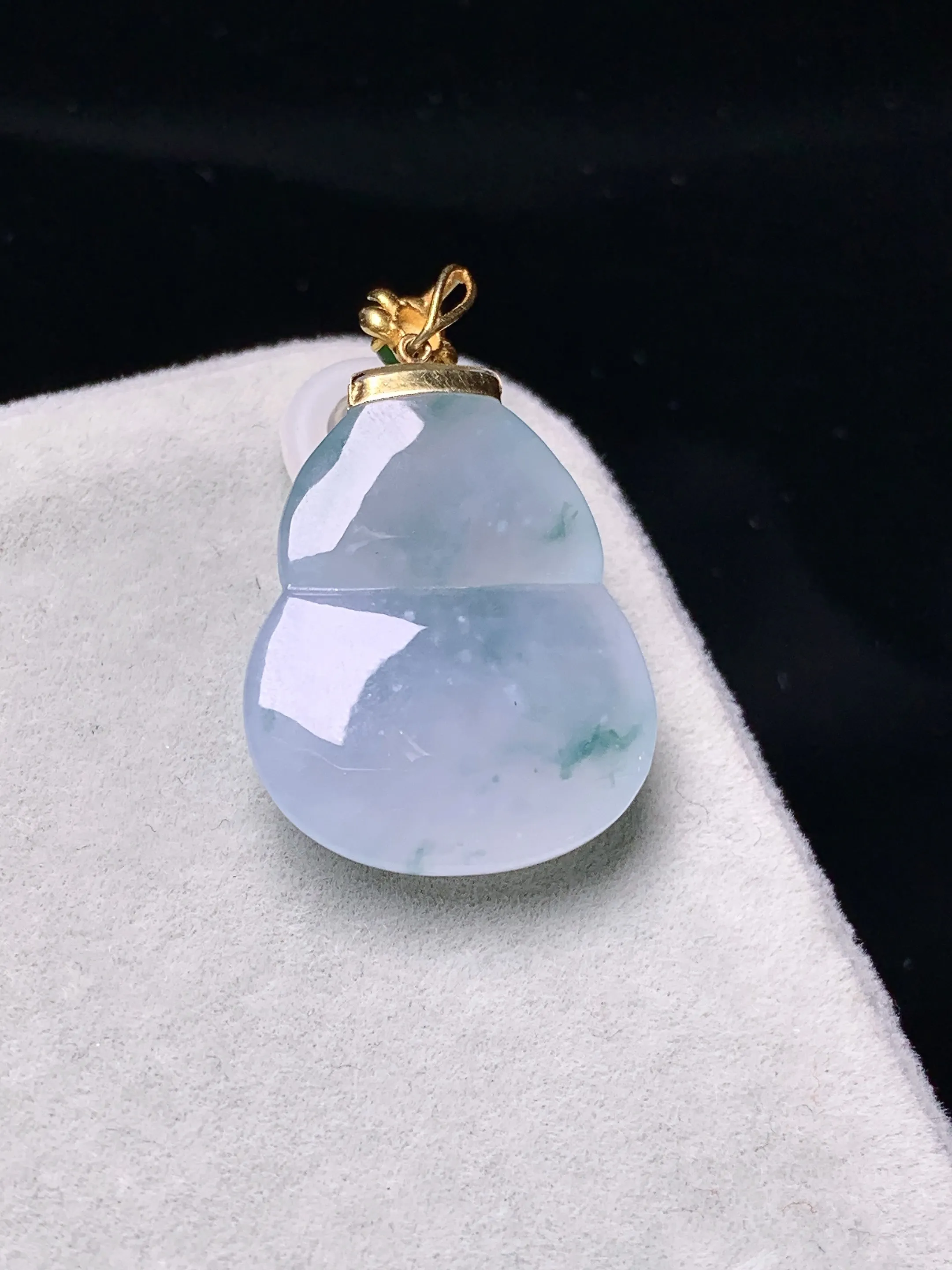 18k金镶嵌吊坠 玉质细腻  色泽清新艳丽 整体尺寸28.5*17.5*6.8