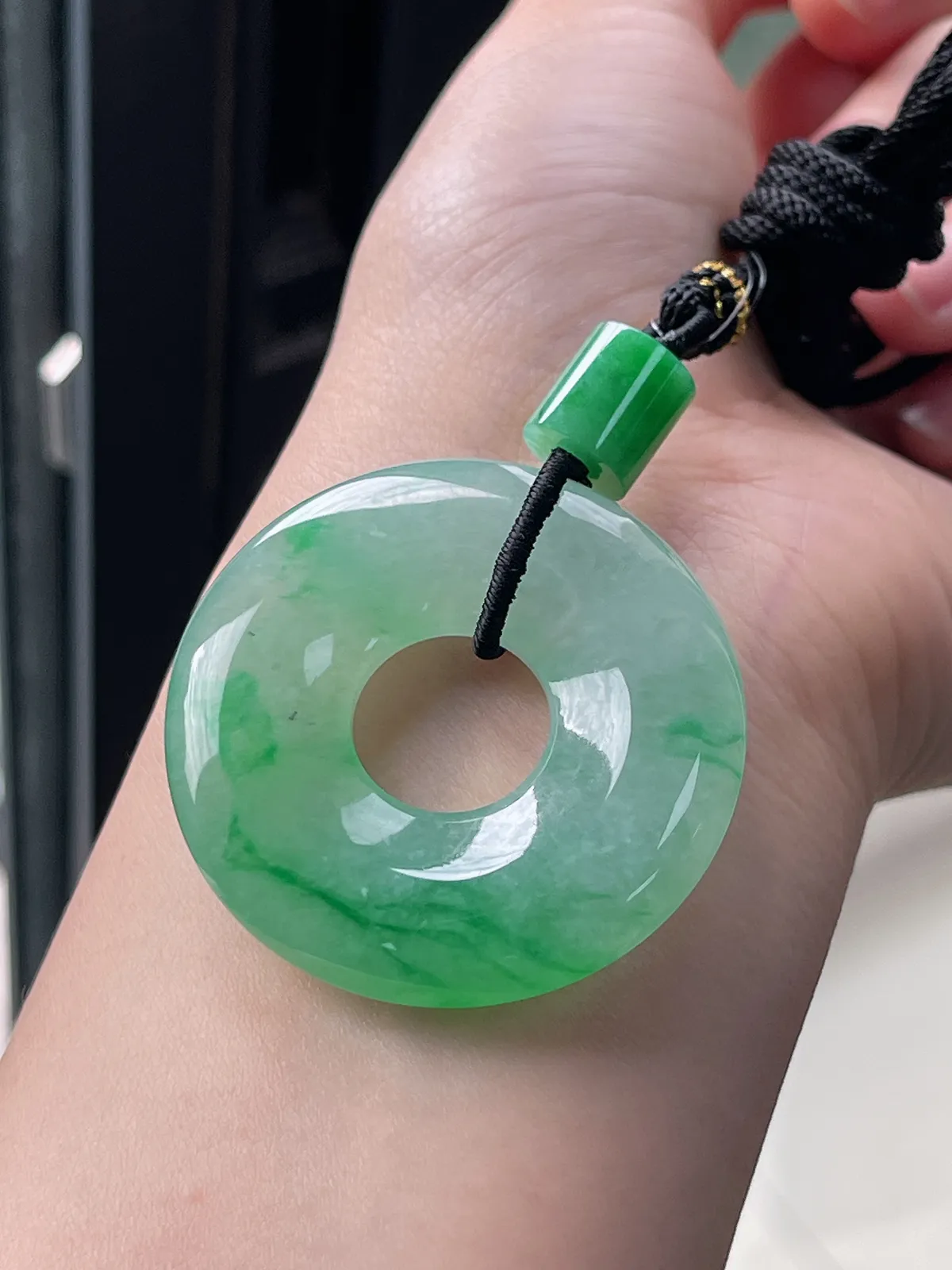 翡翠冰种飘绿大平安扣