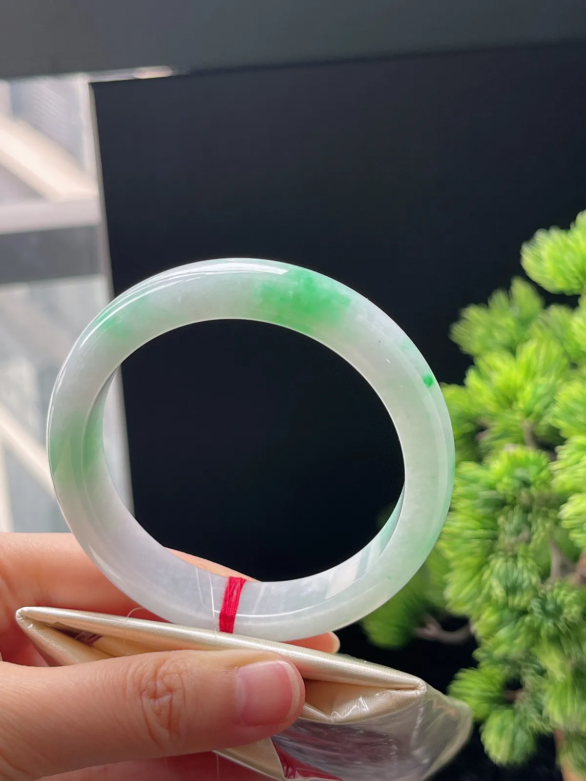 正圈58.3圈口，翡翠糯化种飘绿手镯