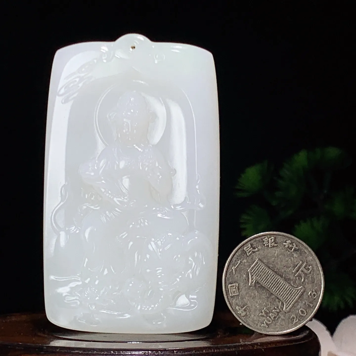 新疆和田玉白玉羊脂白翠青普贤菩萨牌子挂件 尺寸73/43/11重81克。玉质细腻油润。手推出油。品相大气 lt260204