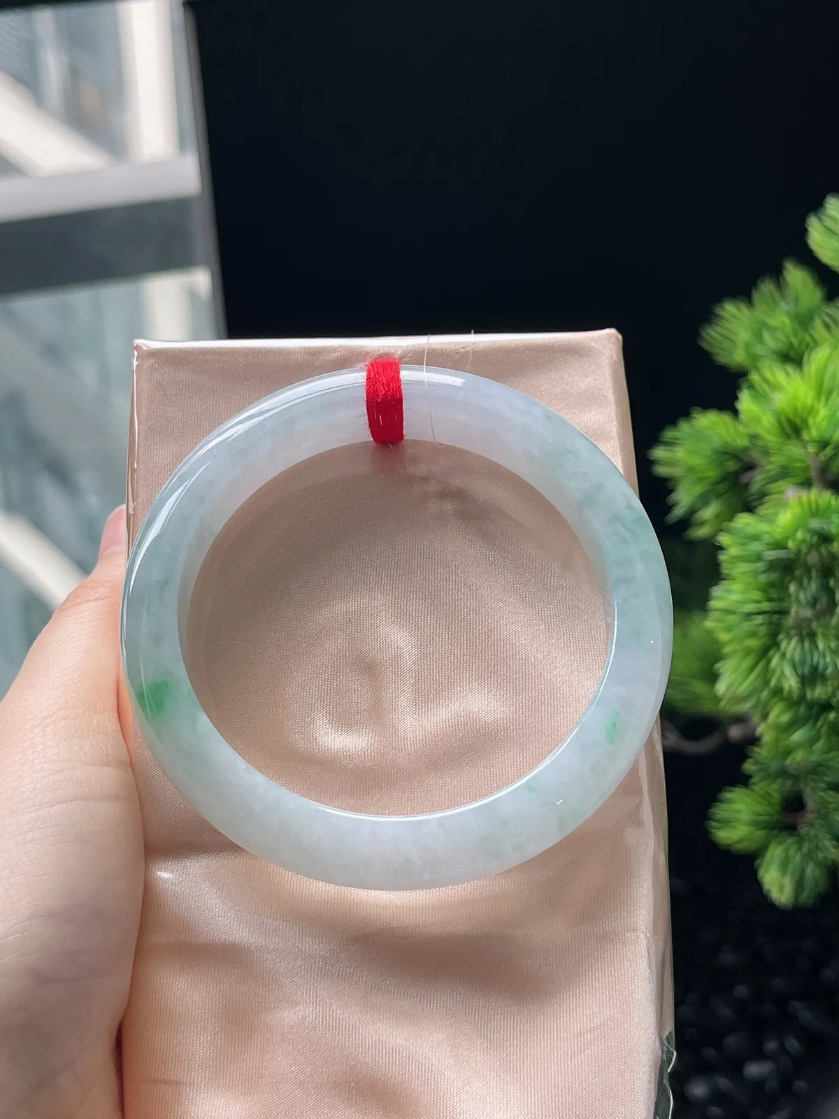 正圈61.6圈口，翡翠冰糯种飘绿手镯