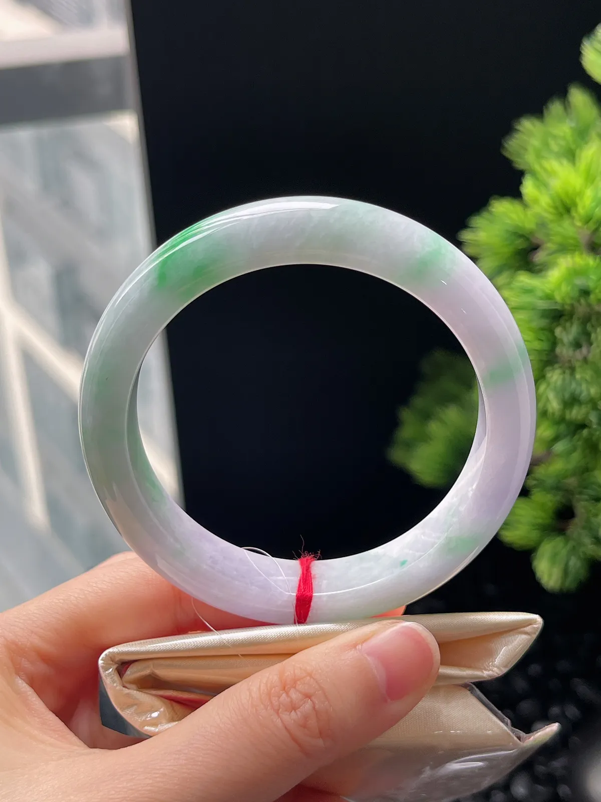 正圈57.6圈口，翡翠糯化种春带彩手镯