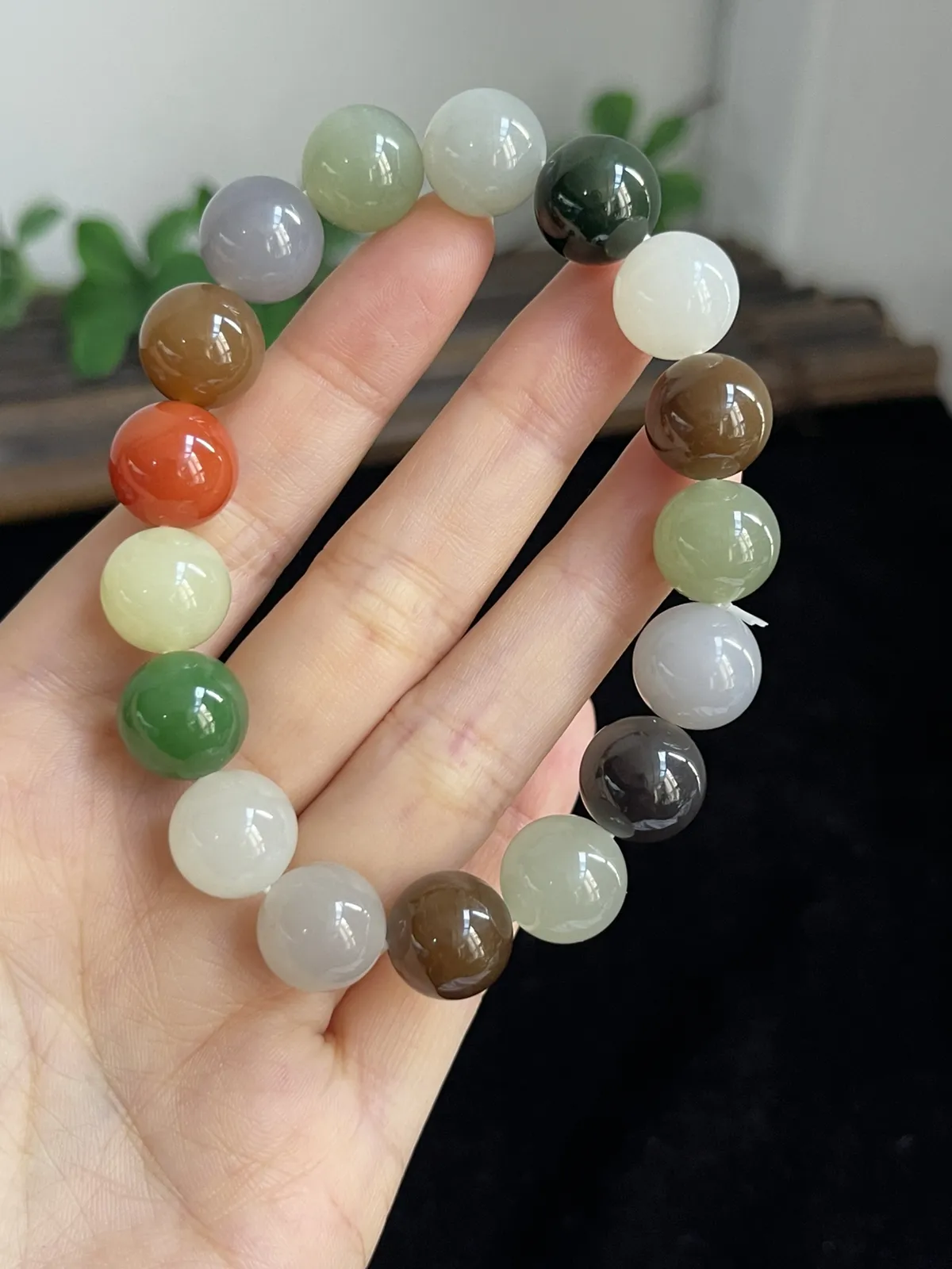 和田玉手链，红色配珠未测