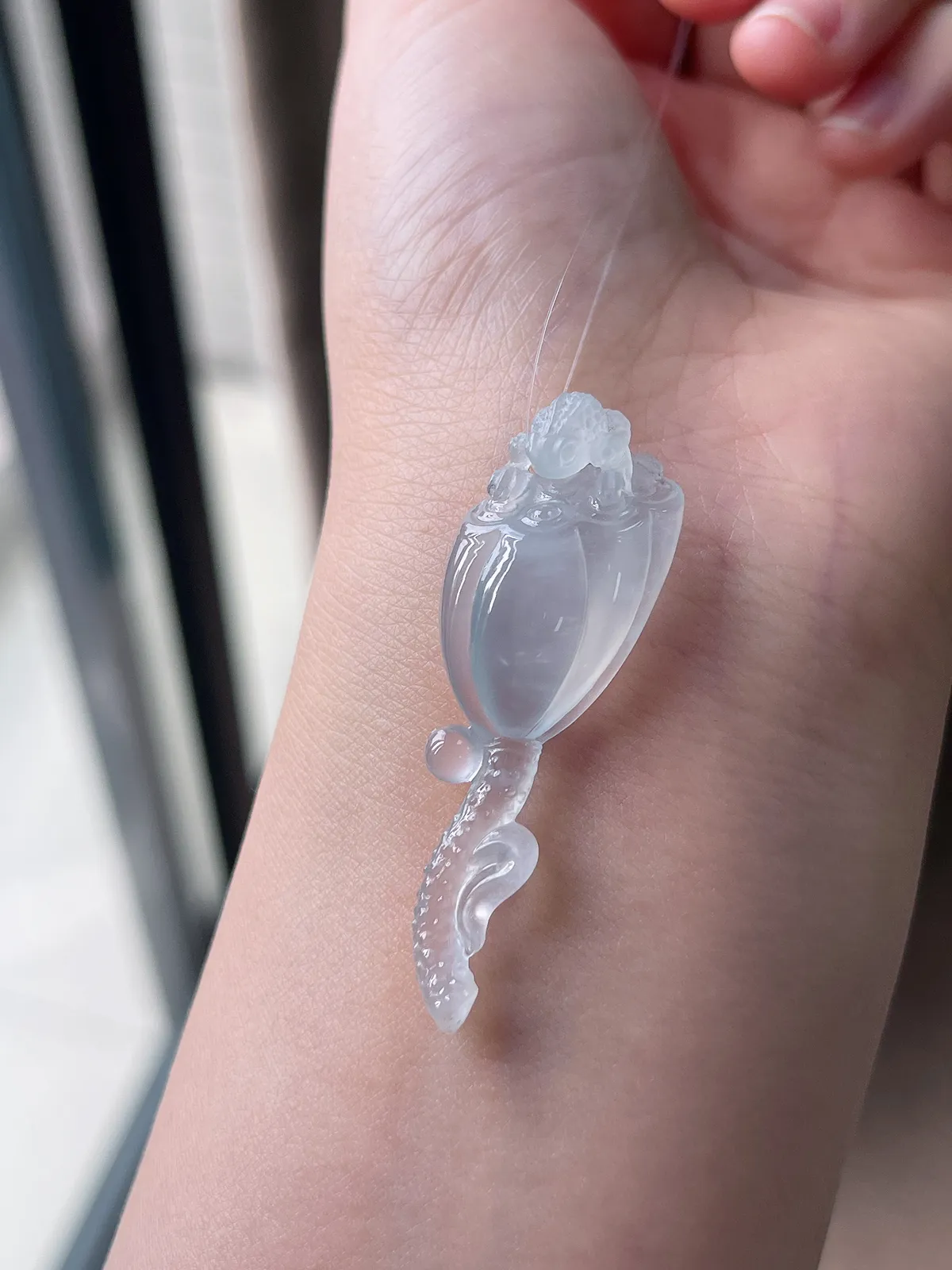 翡翠白冰金蟾卧荷特色吊坠