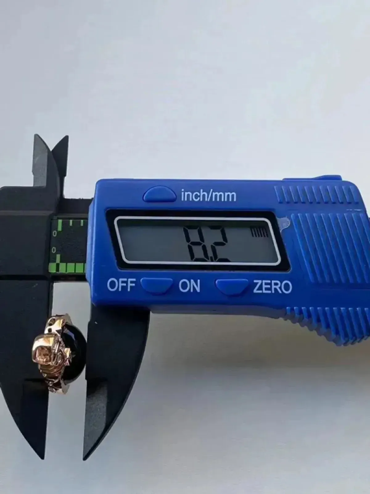 墨翠：【桃心吊坠】18K金+南非钻镶嵌，细腻干净，黑度极黑，性价比高，雕工精湛，打灯透绿 裸石尺寸：13.6*11.5