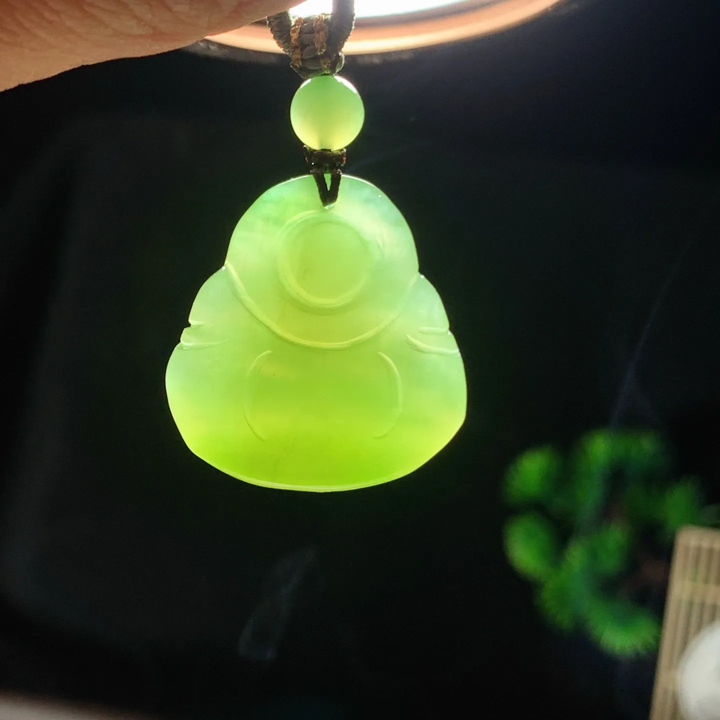 和田玉阳绿猫眼俄罗斯碧玉佛引福来挂件 尺寸26/25/10重12克。玉质细腻油润。手推出油。品相大气 lt260204