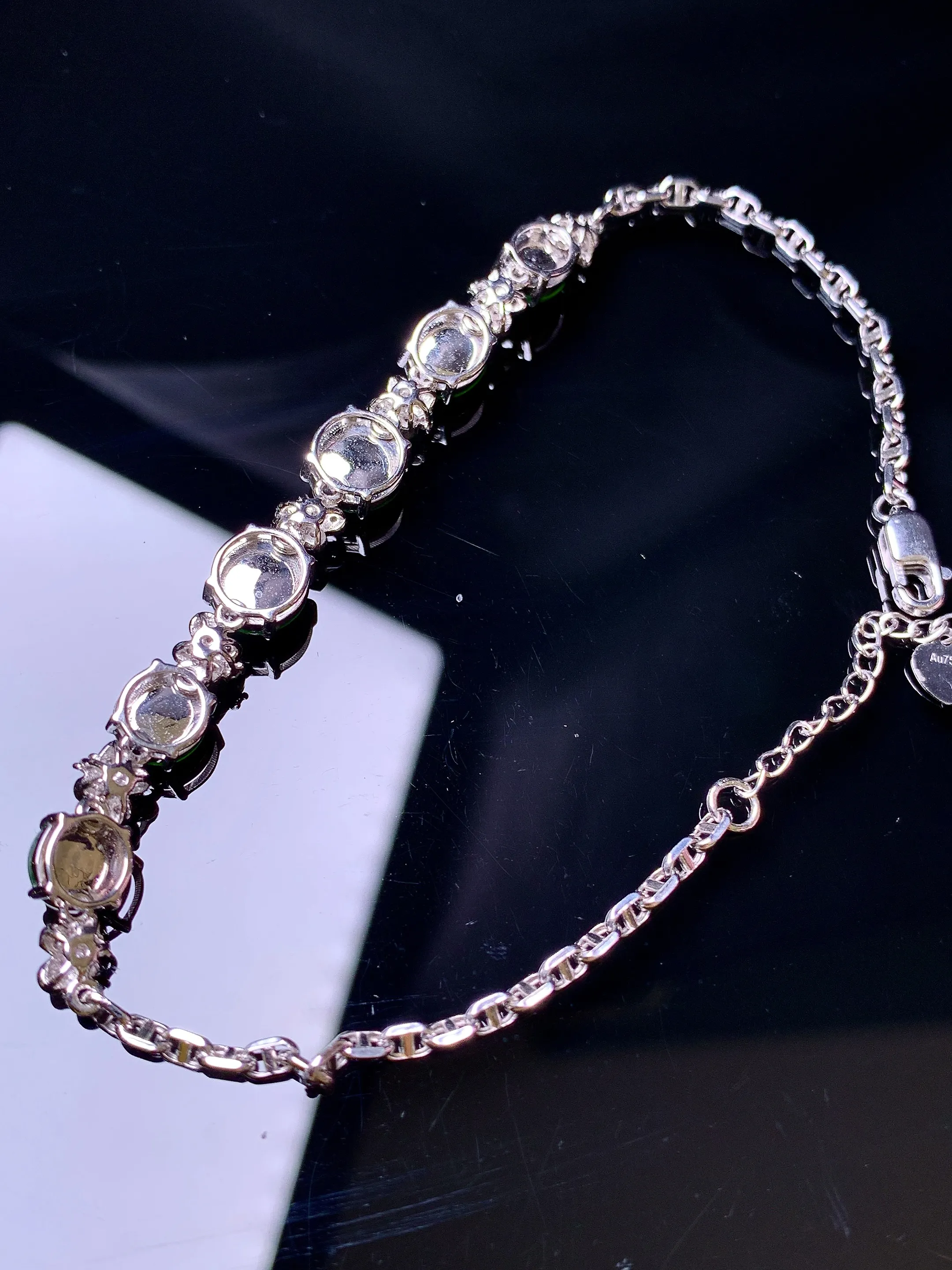 18k金钻镶嵌满绿蛋面手链 玉质细腻 色泽艳丽清新 整体尺寸70.8*6.8*4.3