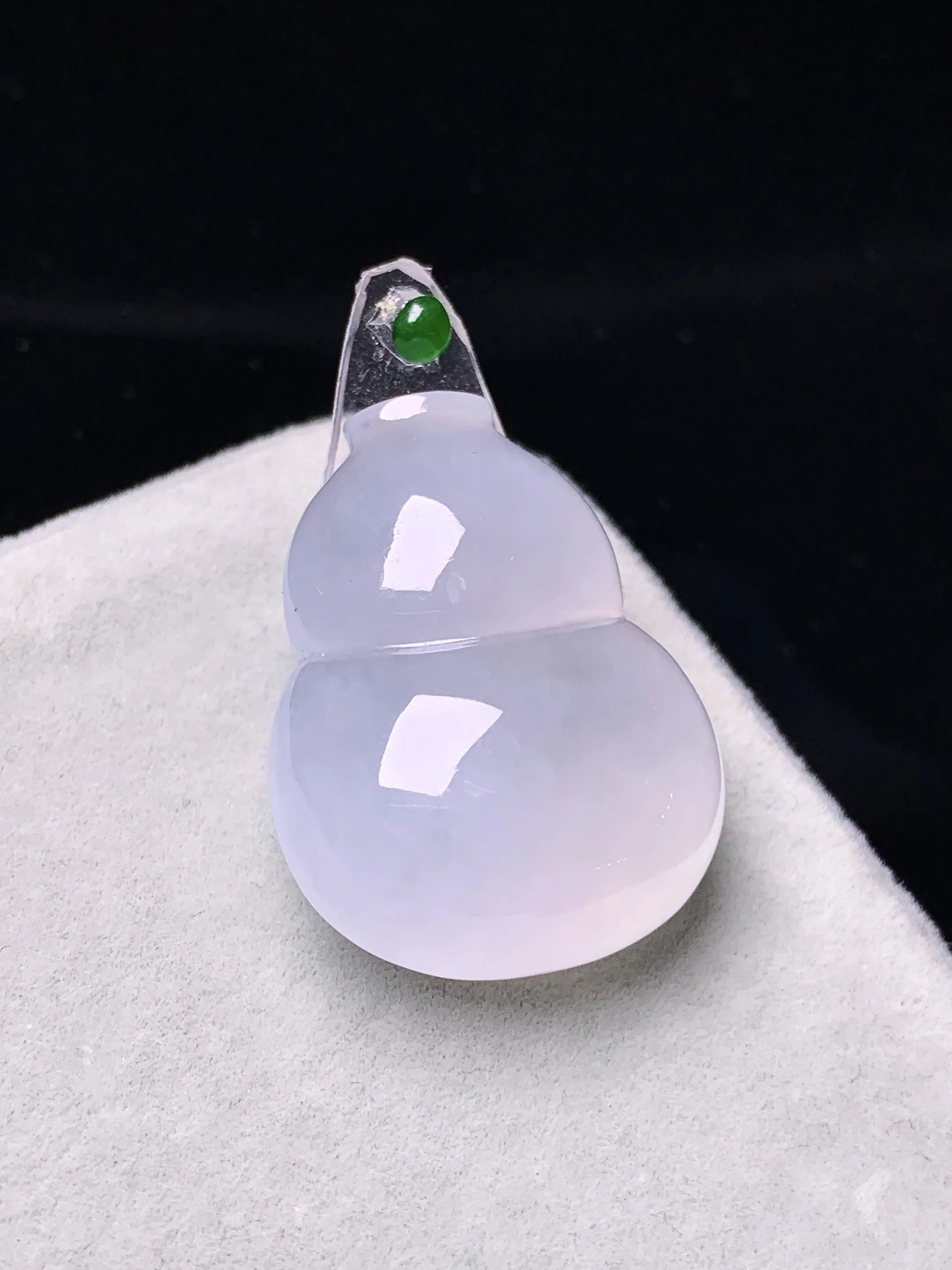 镶嵌款 冰种葫芦吊坠 玉质细腻  色泽清新艳丽 整体尺寸27*20.8*9.3