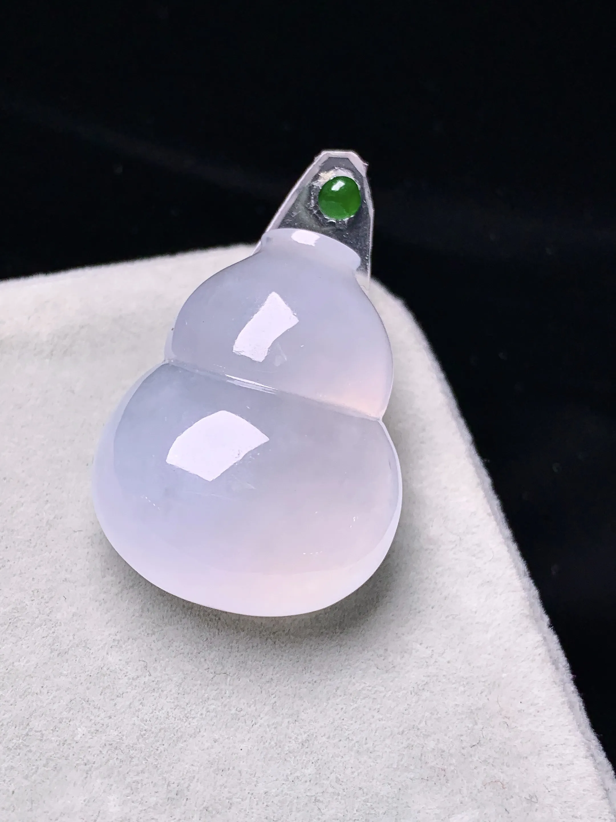 镶嵌款 冰种葫芦吊坠 玉质细腻  色泽清新艳丽 整体尺寸27*20.8*9.3