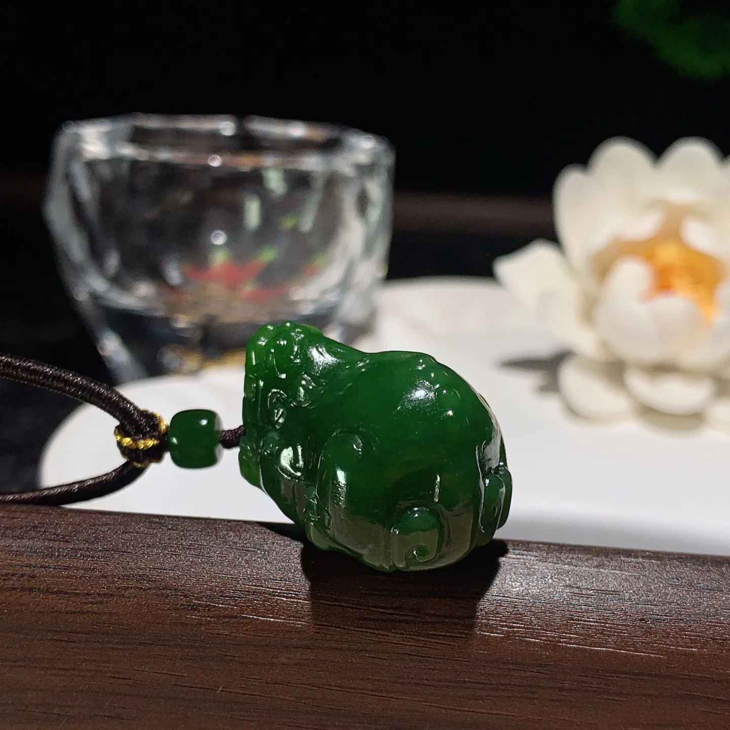 和田玉阳绿俄罗斯碧玉招财进宝貔貅挂件 尺寸28/19/16重16克。玉质细腻油润。手推出油。佩戴高端