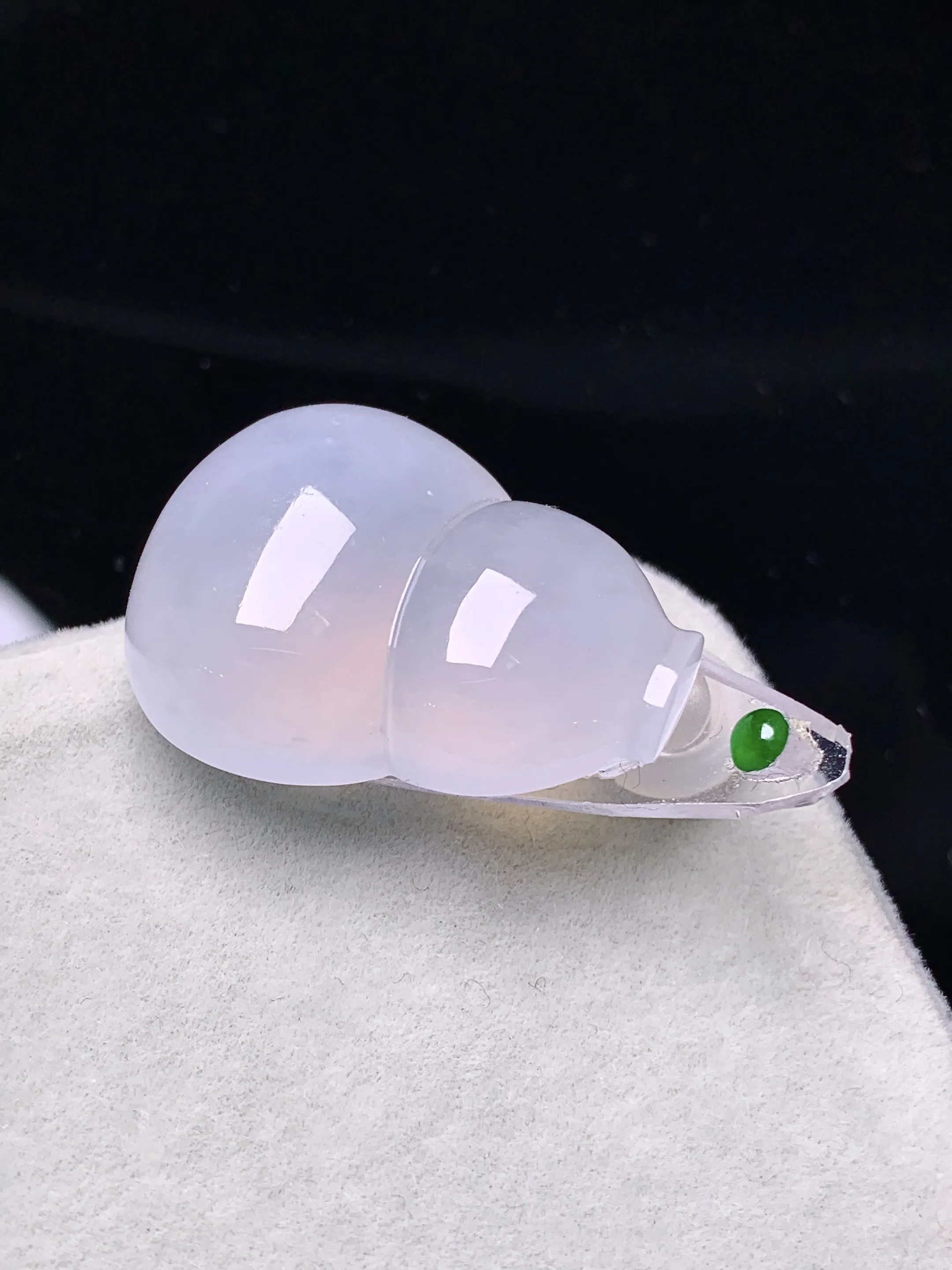 镶嵌款 冰种葫芦吊坠 玉质细腻  色泽清新艳丽 整体尺寸27*20.8*9.3