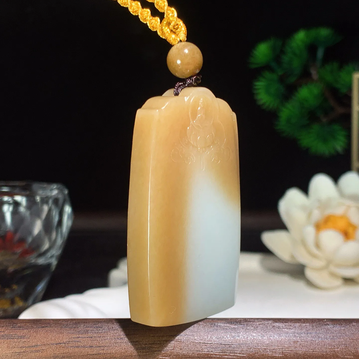 新疆和田玉白玉且末糖平安无事牌挂件 尺寸52/30/9重40.5克。玉质细腻油润。手推出油。品相大气