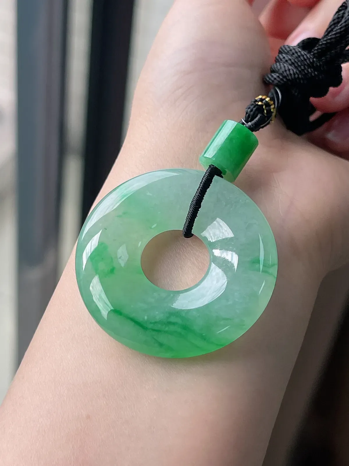 翡翠冰种飘绿大平安扣