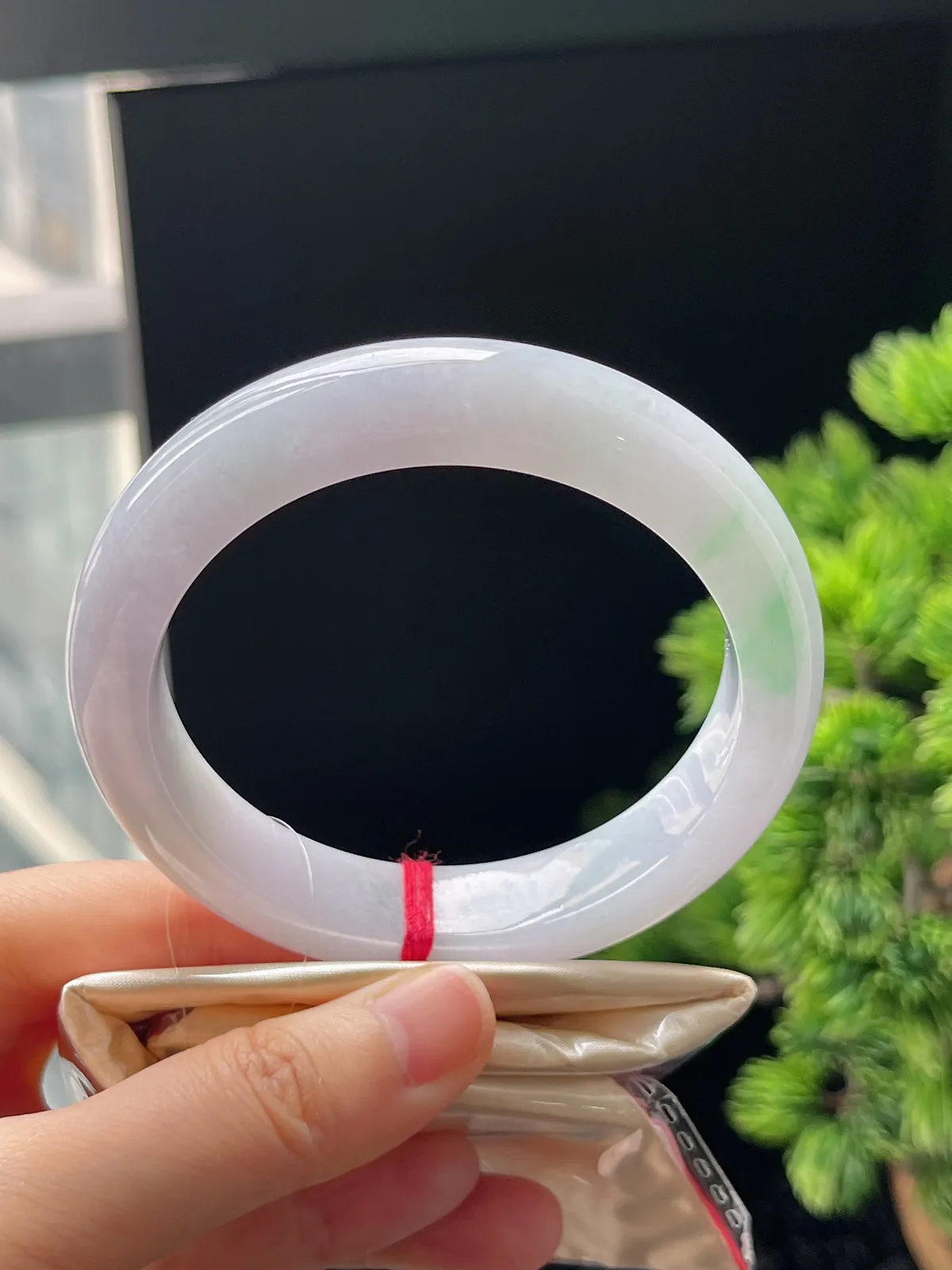 正圈59.8圈口，翡翠冰糯种淡紫底飘绿手镯