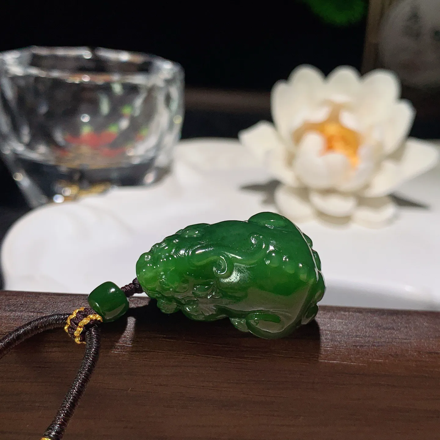 和田玉阳绿俄罗斯碧玉招财进宝貔貅挂件 尺寸28/19/16重16克。玉质细腻油润。手推出油。佩戴高端典雅。lt260204