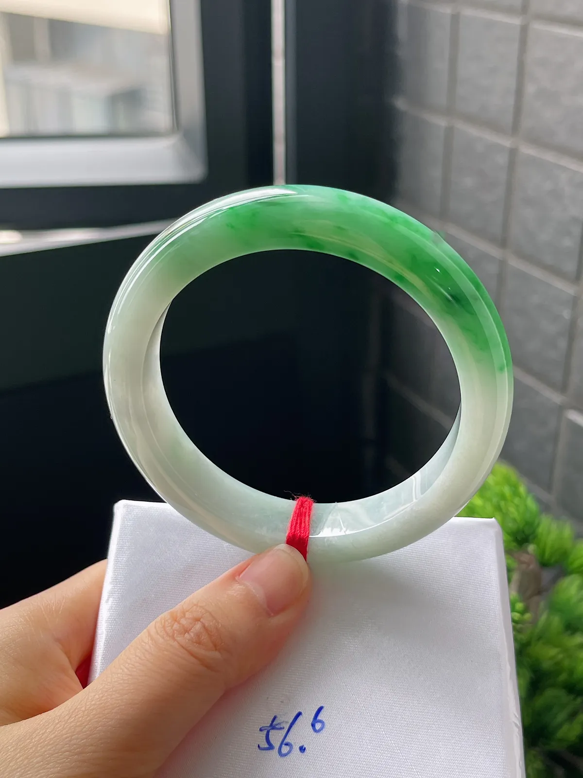 正圈56.6，翡翠白底青手镯