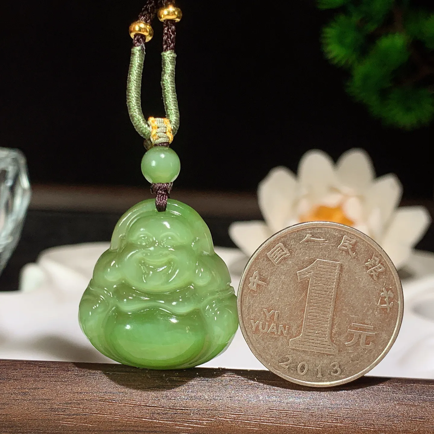 和田玉阳绿猫眼俄罗斯碧玉佛引福来挂件 尺寸26/25/10重12克。玉质细腻油润。手推出油。品相大气 lt260204