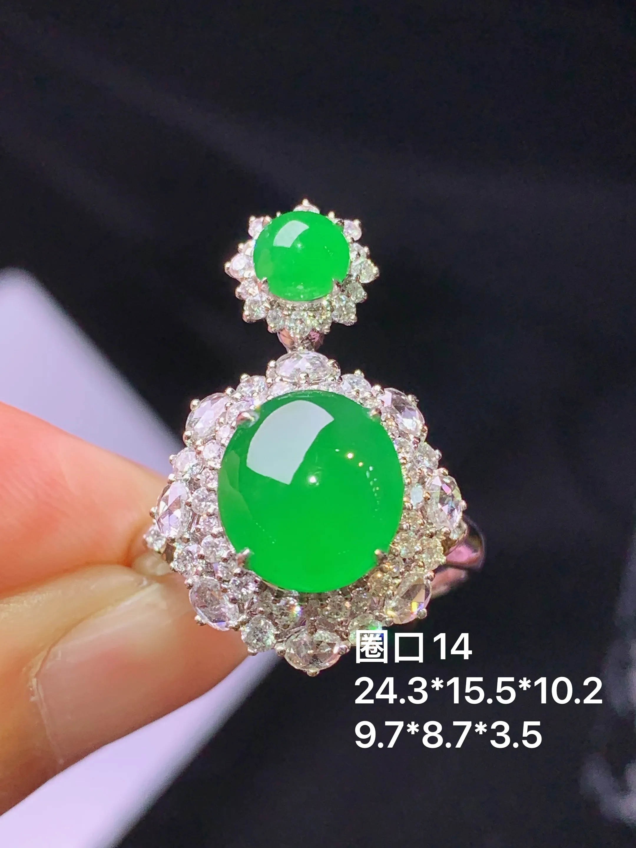 18k金钻镶嵌满绿蛋面戒指吊坠两用款 玉质细腻  色泽清新艳丽 圈口14 整体尺寸24.3*15.5*10.2