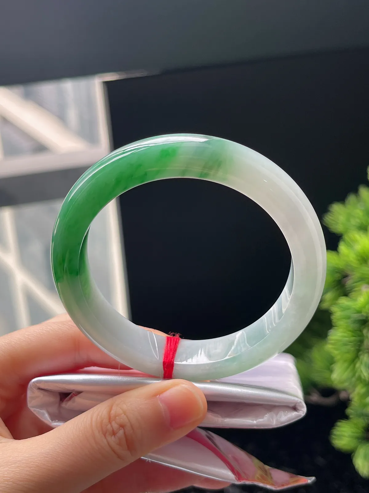 正圈56.6，翡翠白底青手镯