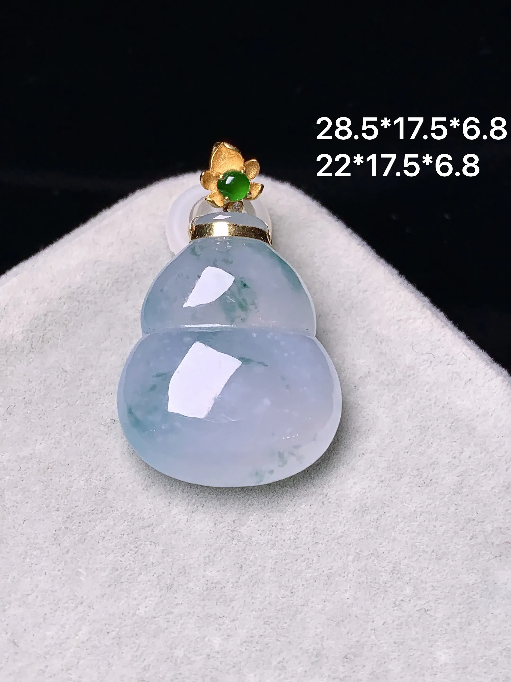 18k金镶嵌吊坠 玉质细腻  色泽清新艳丽 整体尺寸28.5*17.5*6.8