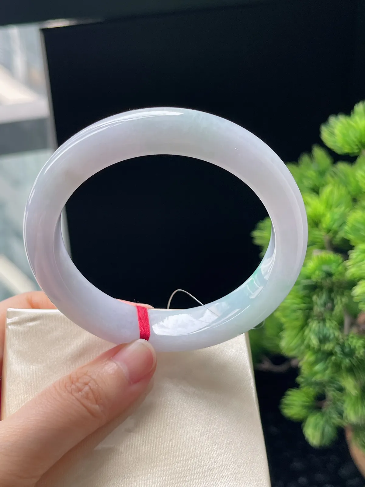 正圈59.8圈口，翡翠冰糯种淡紫底飘绿手镯