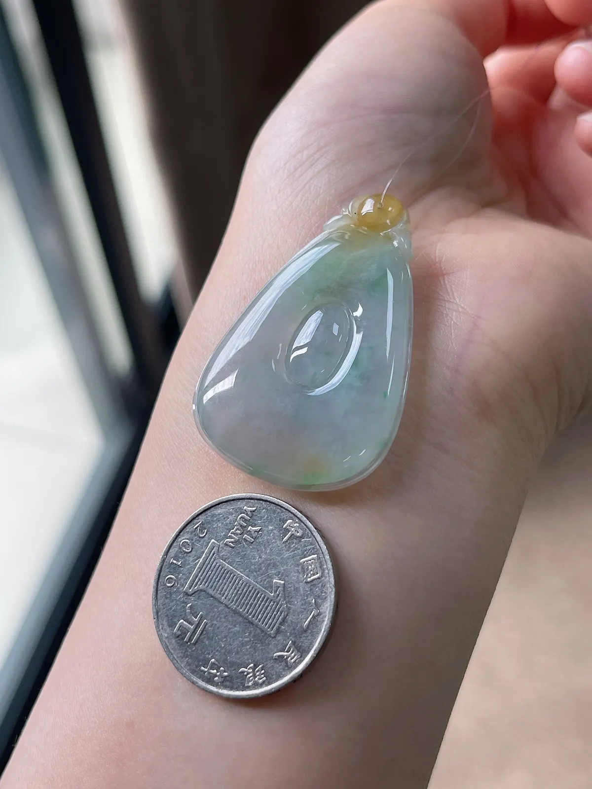 翡翠冰糯种淡绿色福贝