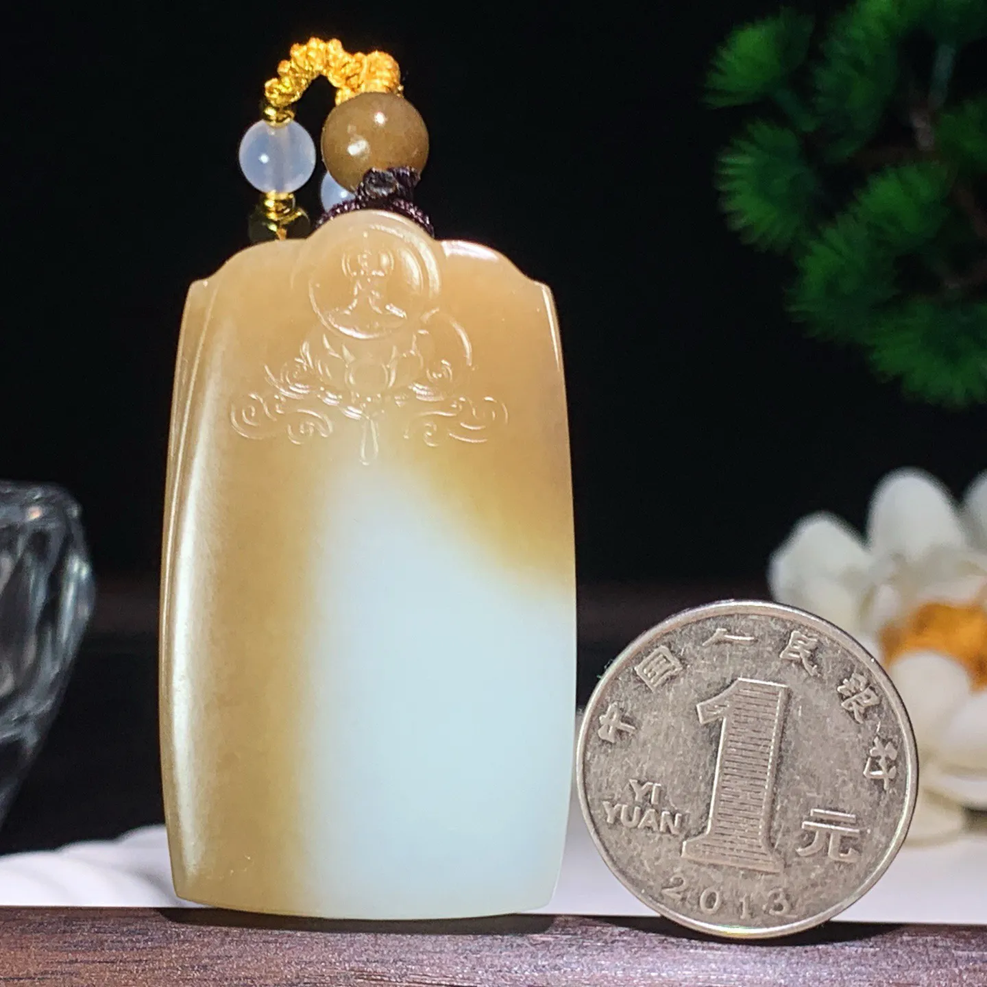 新疆和田玉白玉且末糖平安无事牌挂件 尺寸52/30/9重40.5克。玉质细腻油润。手推出油。品相大气 lt260204