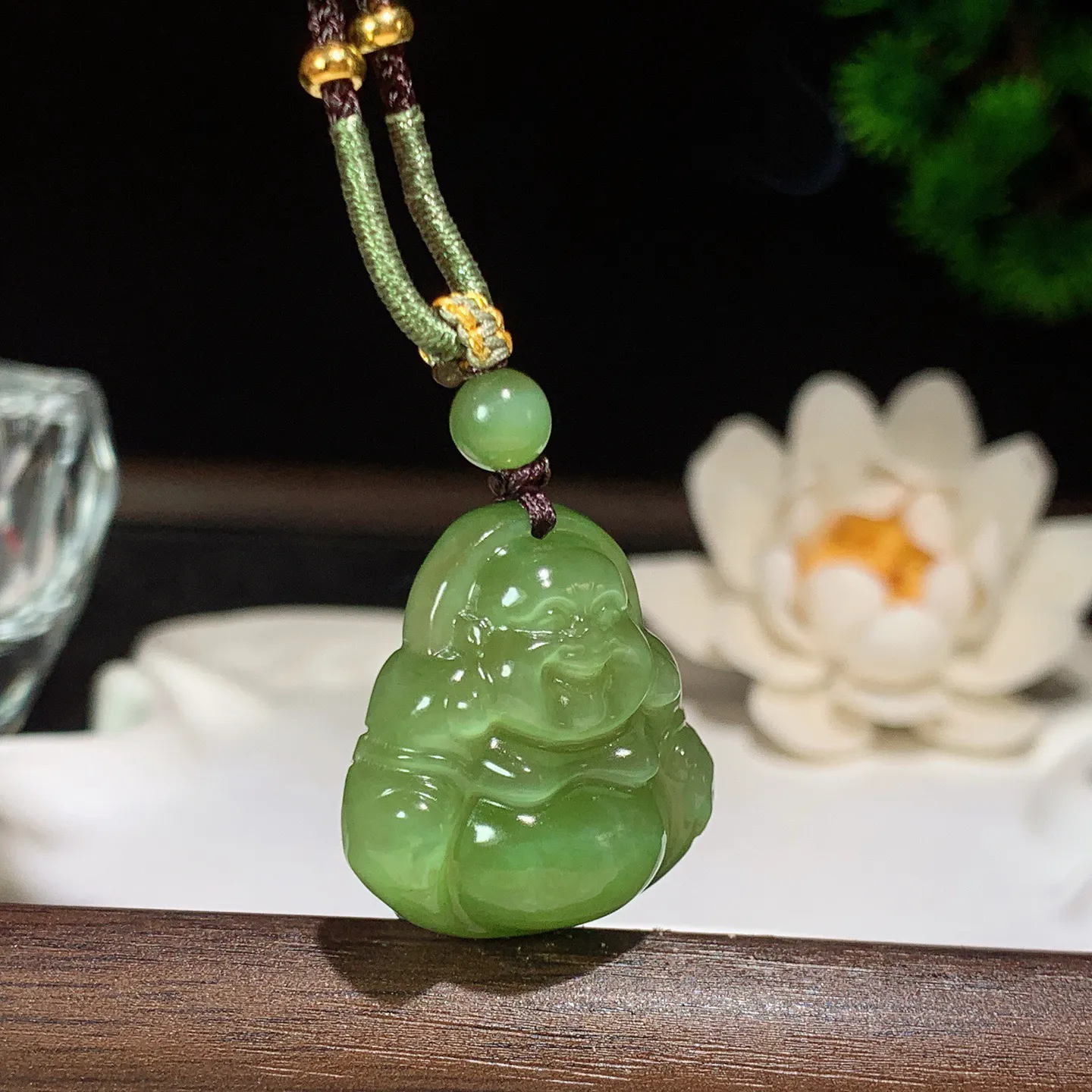 和田玉阳绿猫眼俄罗斯碧玉佛引福来挂件 尺寸26/25/10重12克。玉质细腻油润。手推出油。品相大气