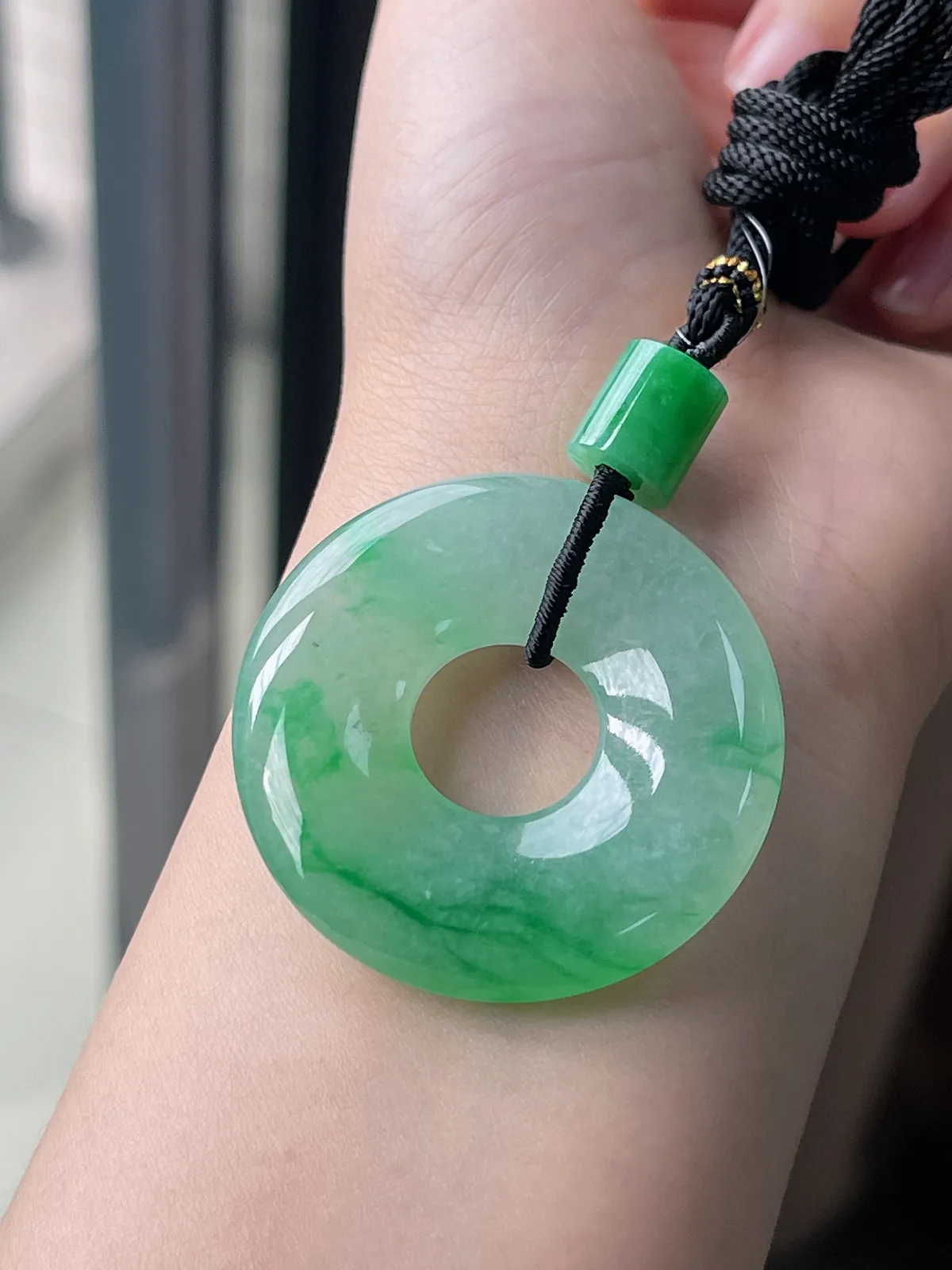 翡翠冰种飘绿大平安扣