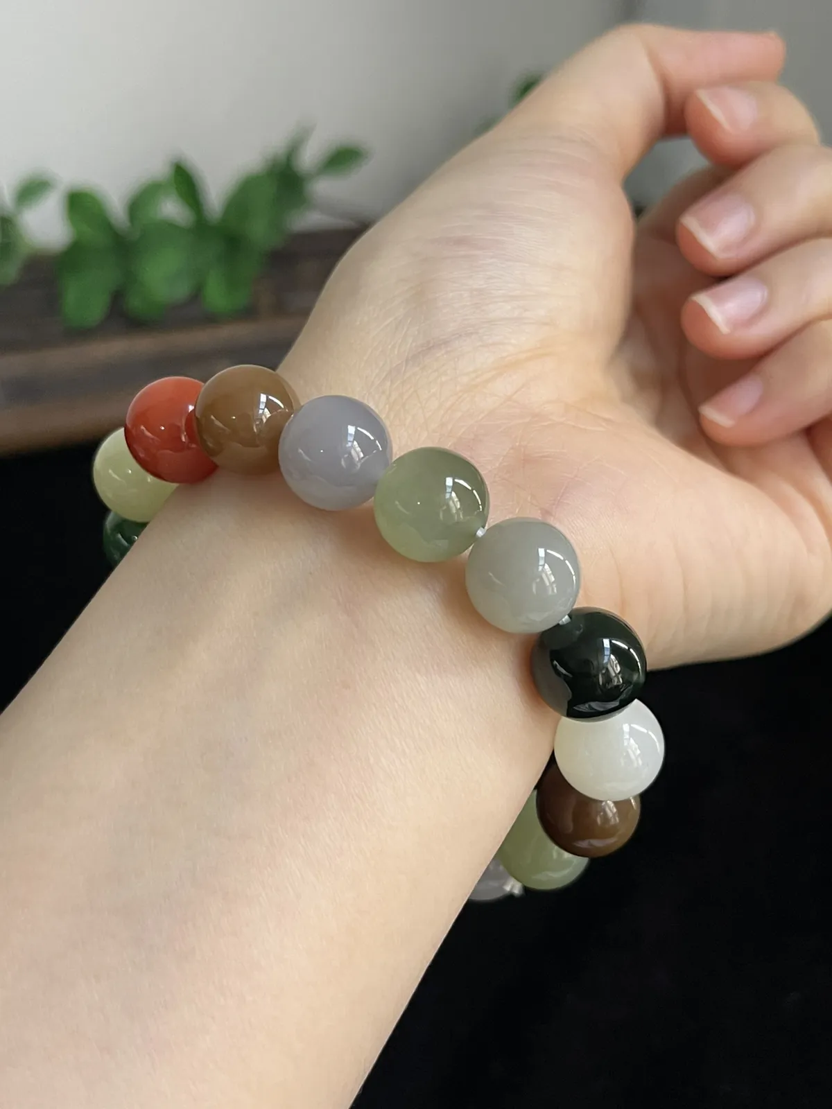 和田玉手链，红色配珠未测