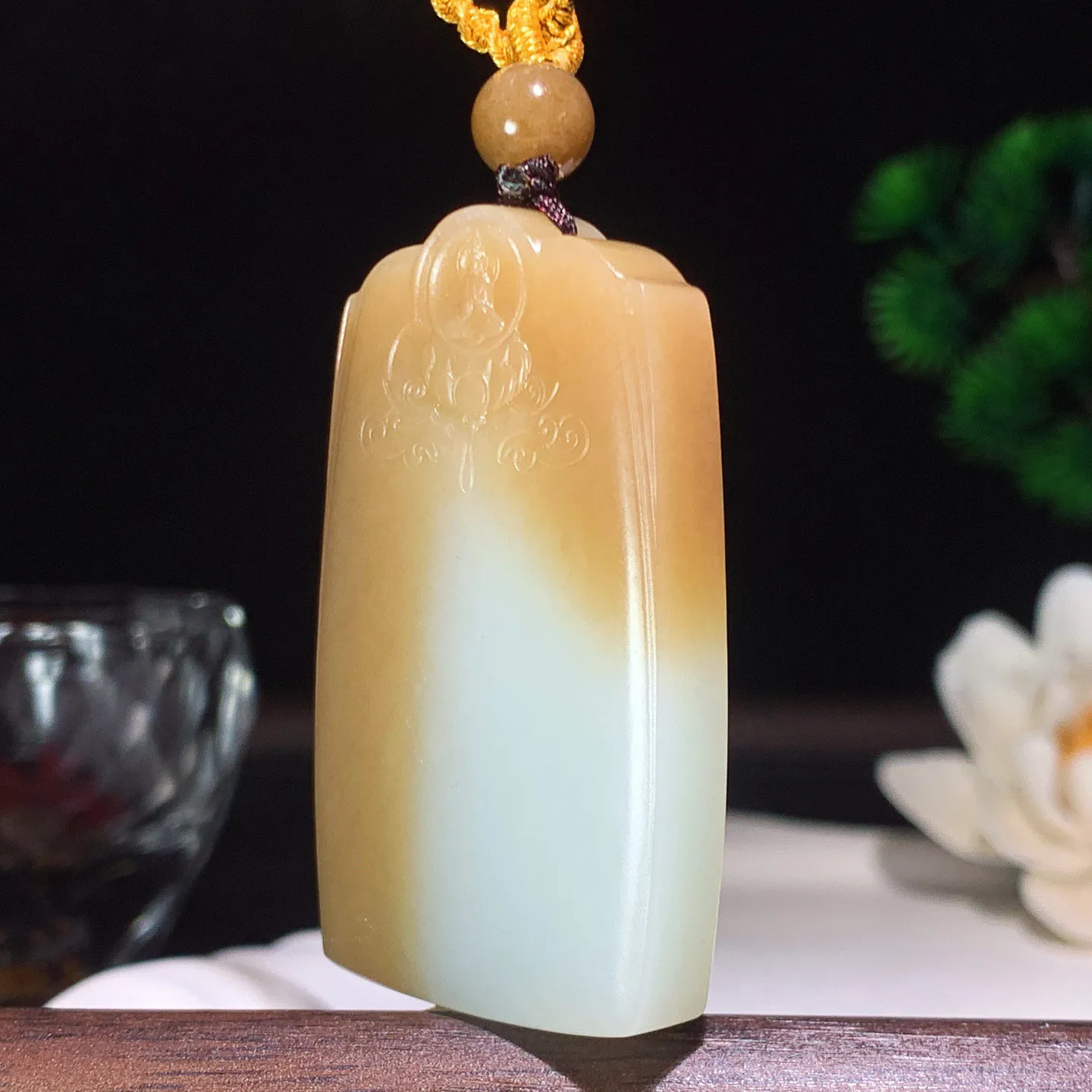 新疆和田玉白玉且末糖平安无事牌挂件 尺寸52/30/9重40.5克。玉质细腻油润。手推出油。品相大气 lt260204