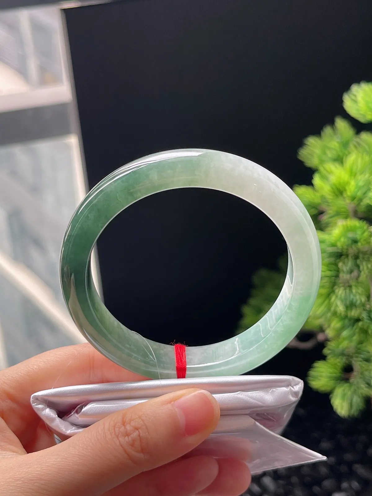 正圈57.8圈口，翡翠糯化种半山水手镯