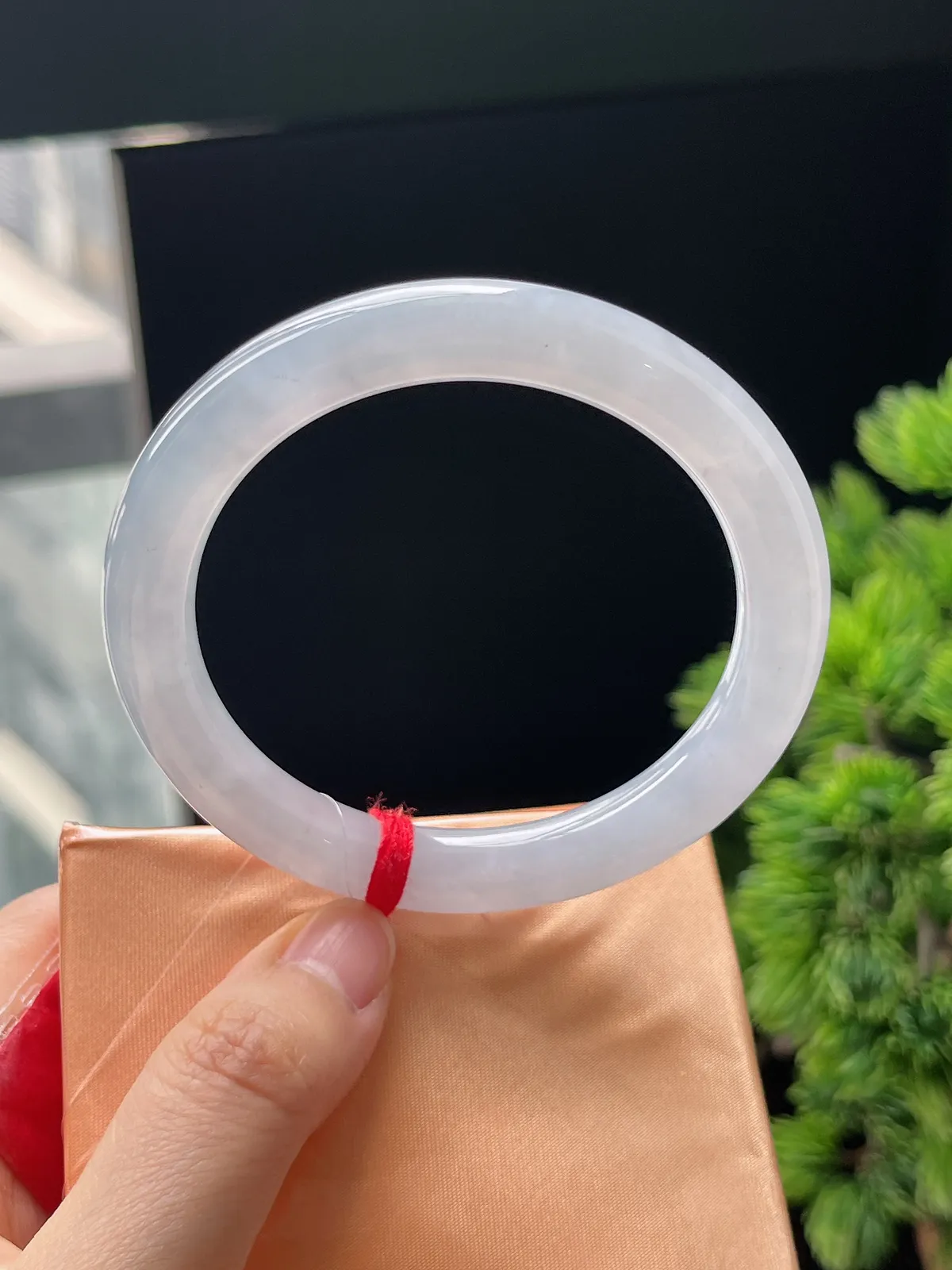 圆镯55.2圈口，翡翠冰糯种白色手镯