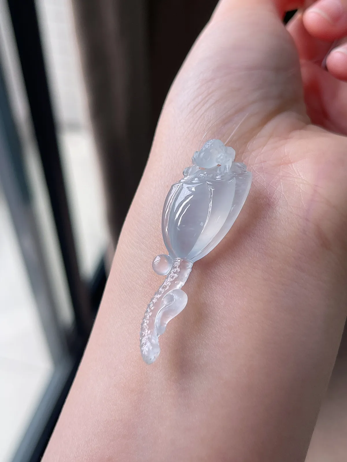 翡翠白冰金蟾卧荷特色吊坠