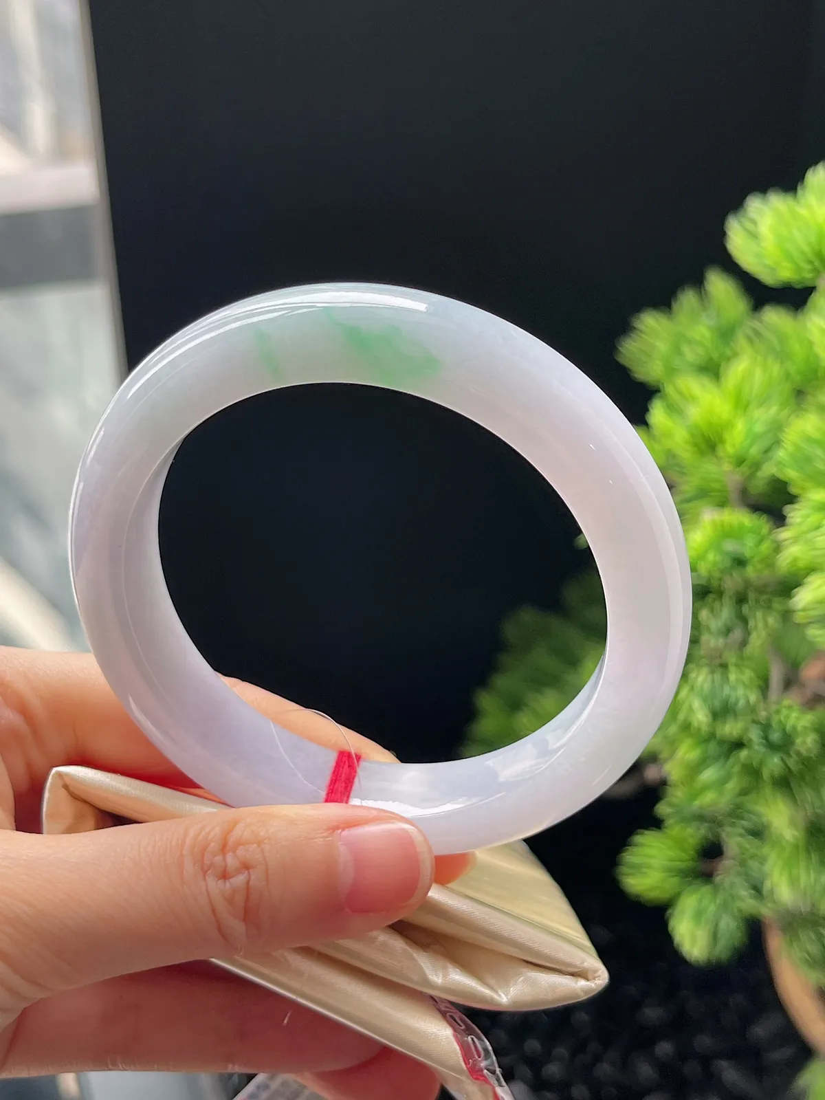 正圈59.8圈口，翡翠冰糯种淡紫底飘绿手镯