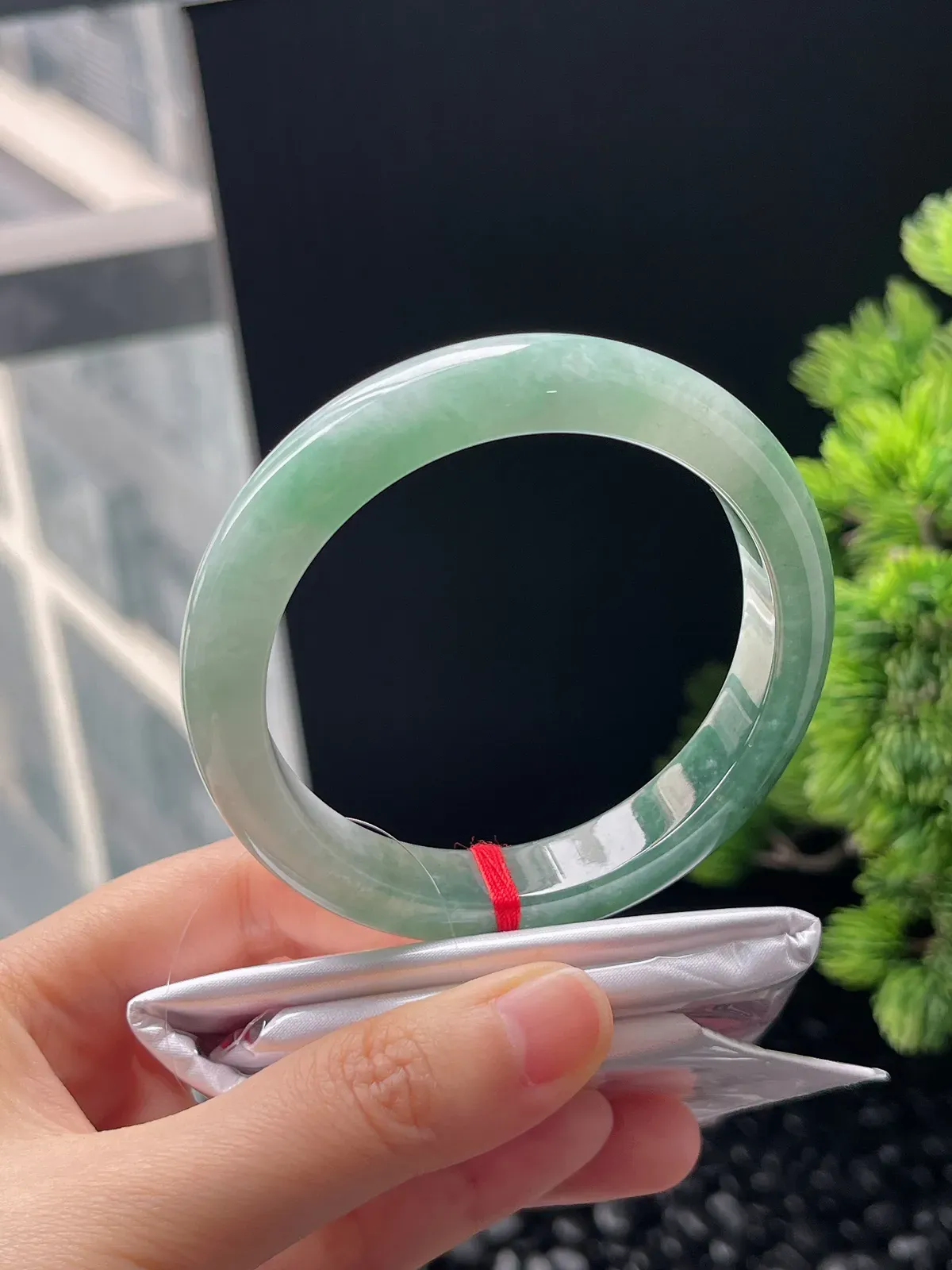 正圈57.8圈口，翡翠糯化种半山水手镯