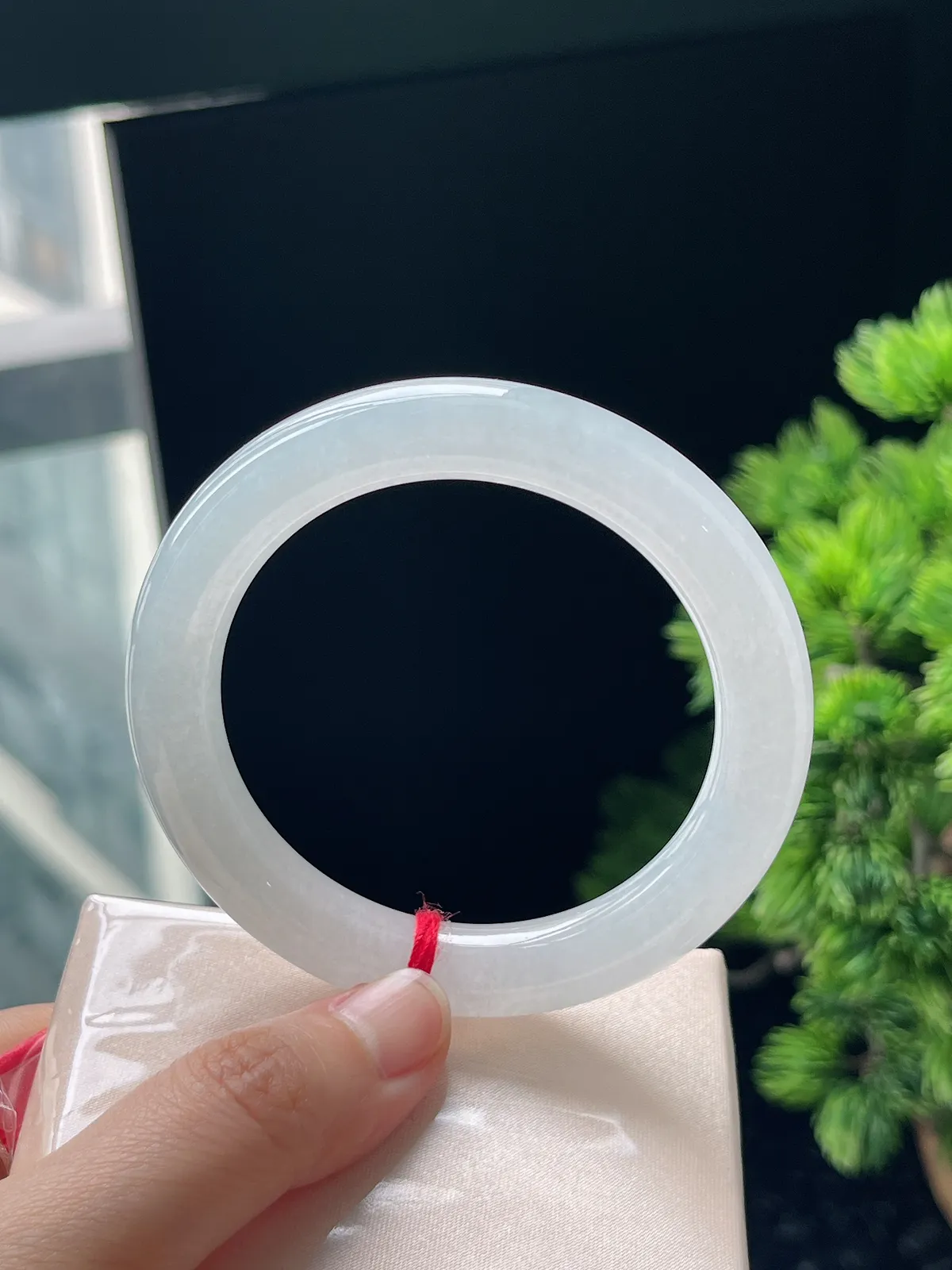 圆镯54.5圈口，翡翠冰糯种白色手镯