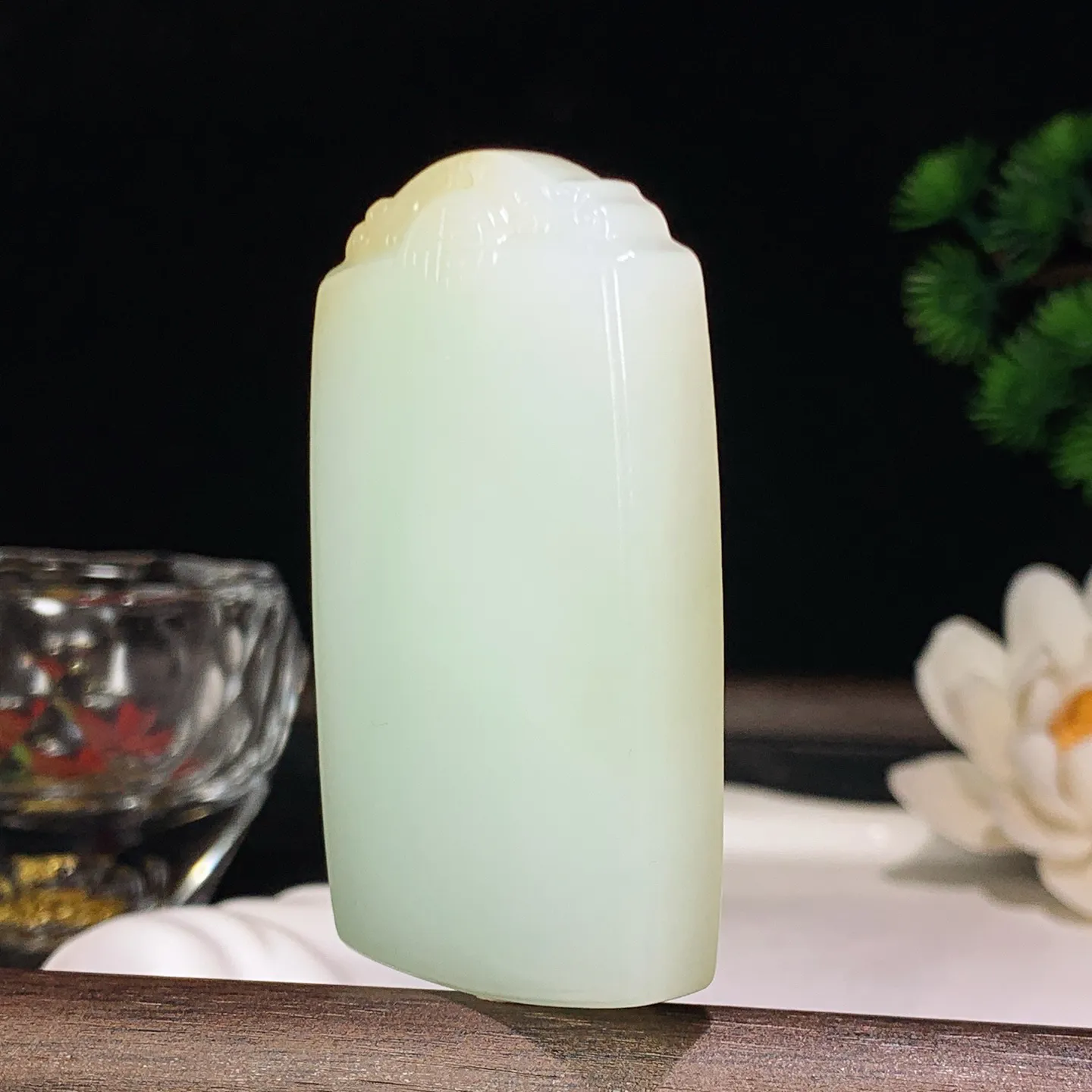 新疆和田玉翠青平安无事牌挂件 尺寸63/35/11重63克。玉质细腻油润。手推出油。品相大气 lt260204