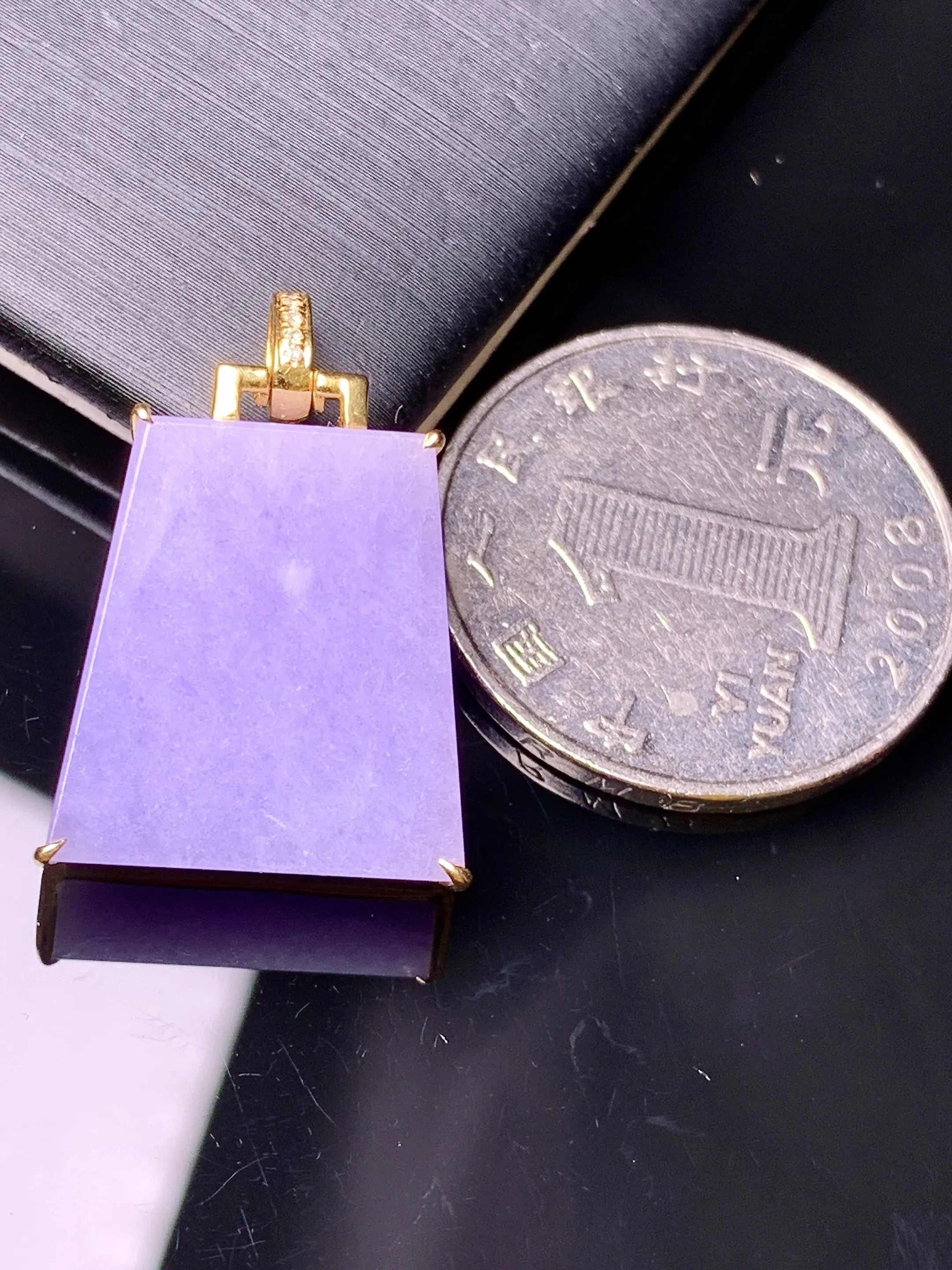 18k金钻镶嵌紫罗兰无事牌吊坠 玉质细腻 色泽艳丽清新 整体尺寸25.8*16.3*6