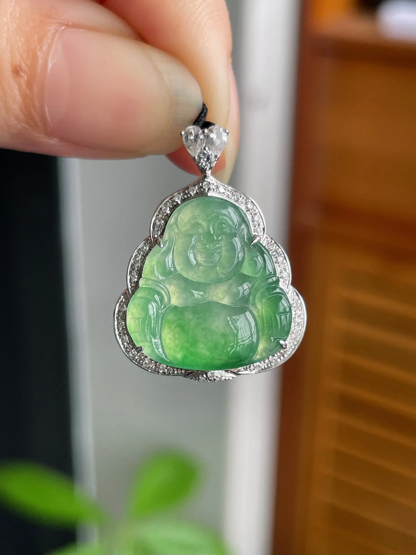 18k金钻镶冰绿佛公
整体25.2×19.2×6.2mm
裸石17×16×2mm