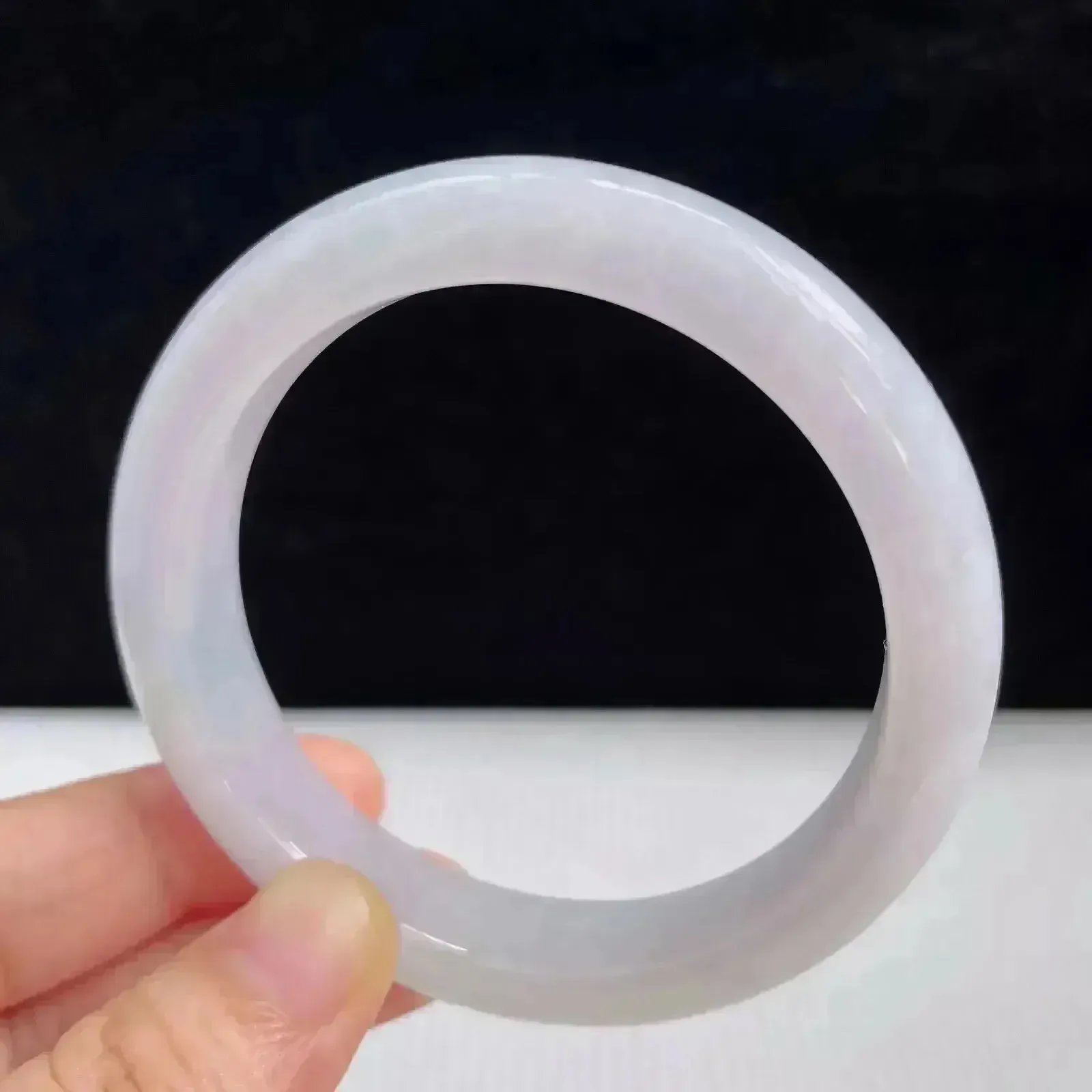 自然光拍摄天然翡翠A货淡紫好种水54mm手镯 47.27克