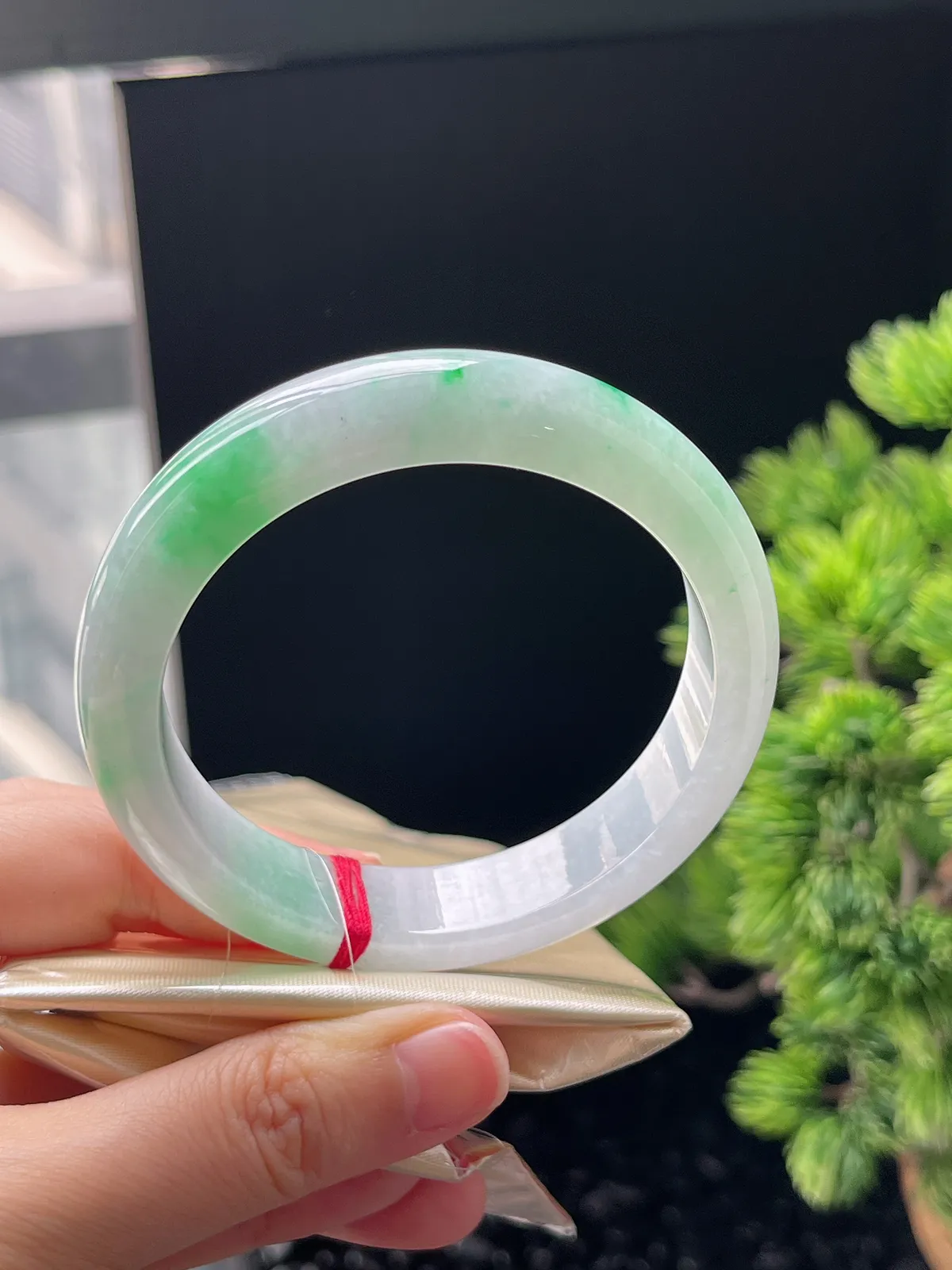 正圈58.3圈口，翡翠糯化种飘绿手镯