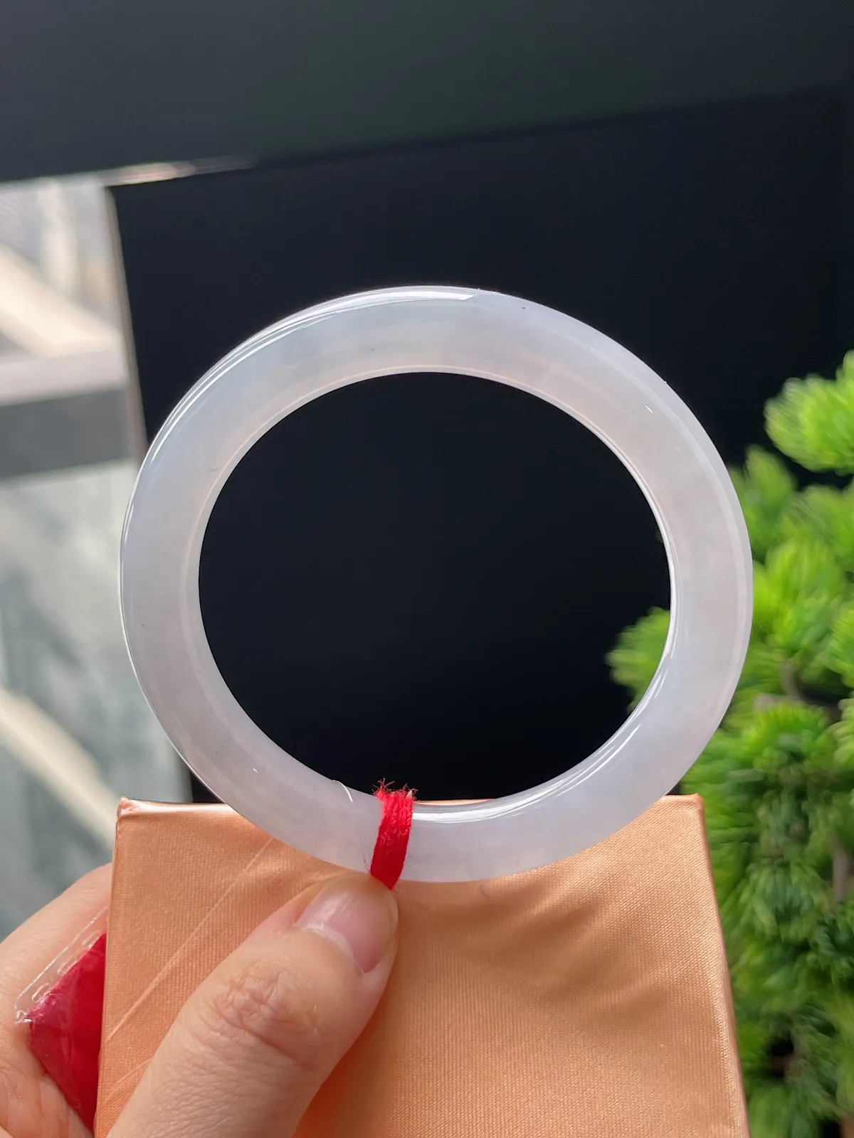 圆镯55.2圈口，翡翠冰糯种白色手镯