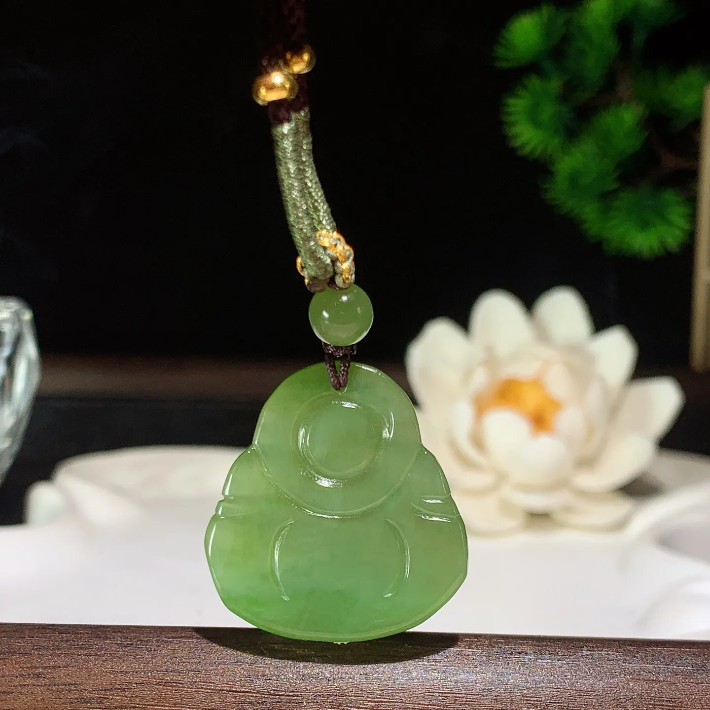 和田玉阳绿猫眼俄罗斯碧玉佛引福来挂件 尺寸26/25/10重12克。玉质细腻油润。手推出油。品相大气 lt260204