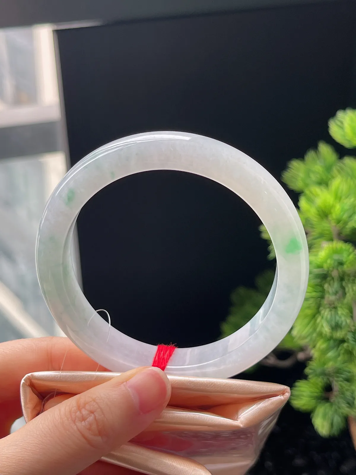 正圈61.6圈口，翡翠冰糯种飘绿手镯