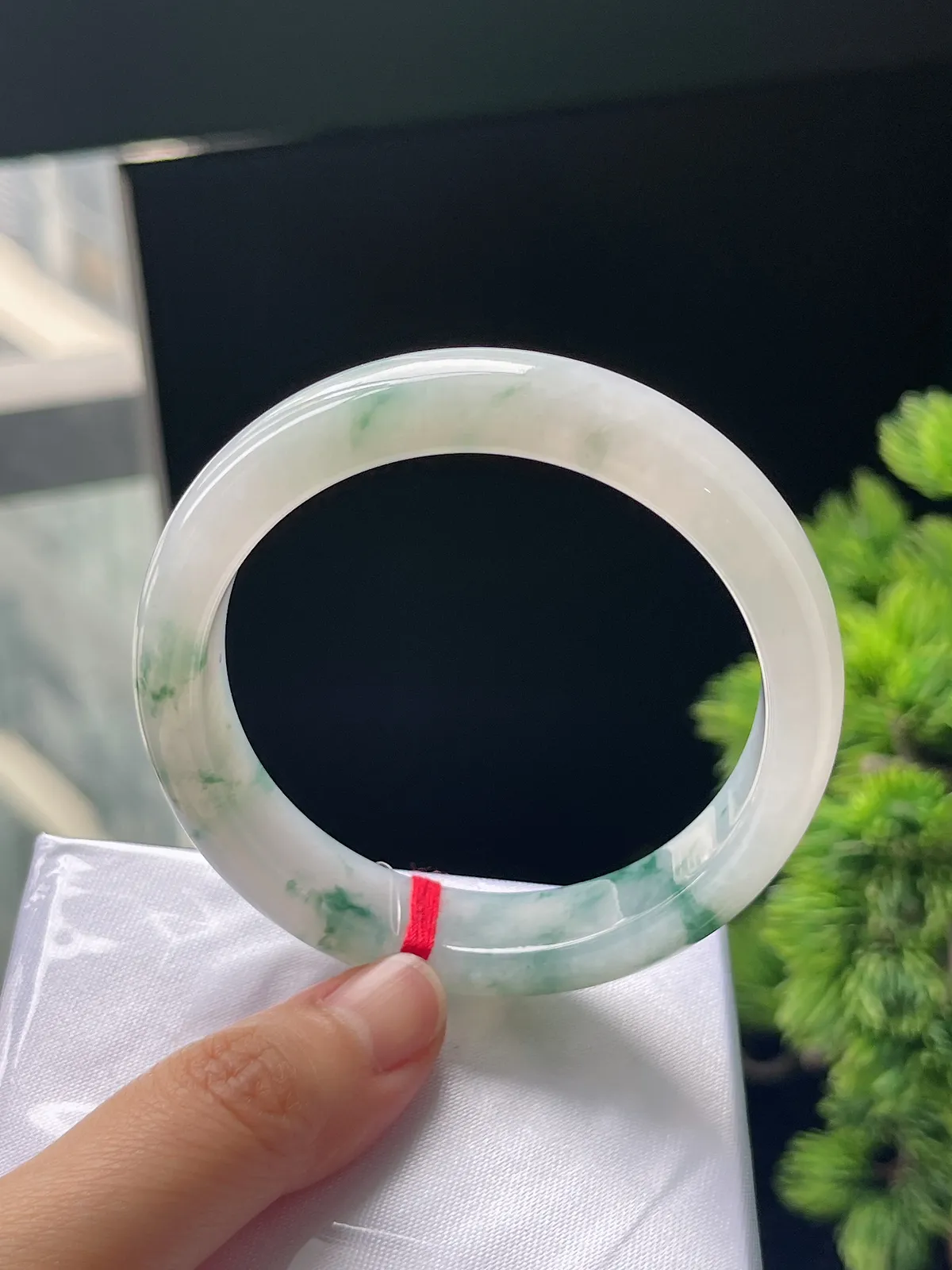 正圈56圈口，翡翠冰糯种飘绿手镯