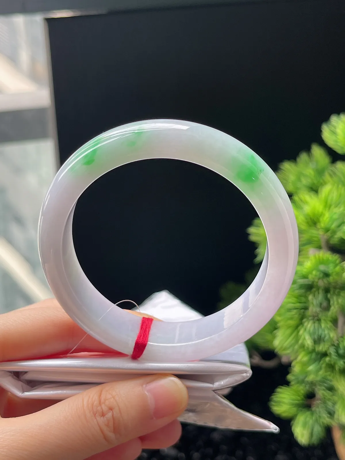 正圈58.5圈口，翡翠飘绿手镯