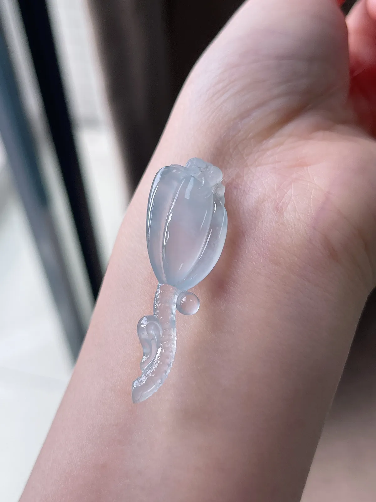 翡翠白冰金蟾卧荷特色吊坠