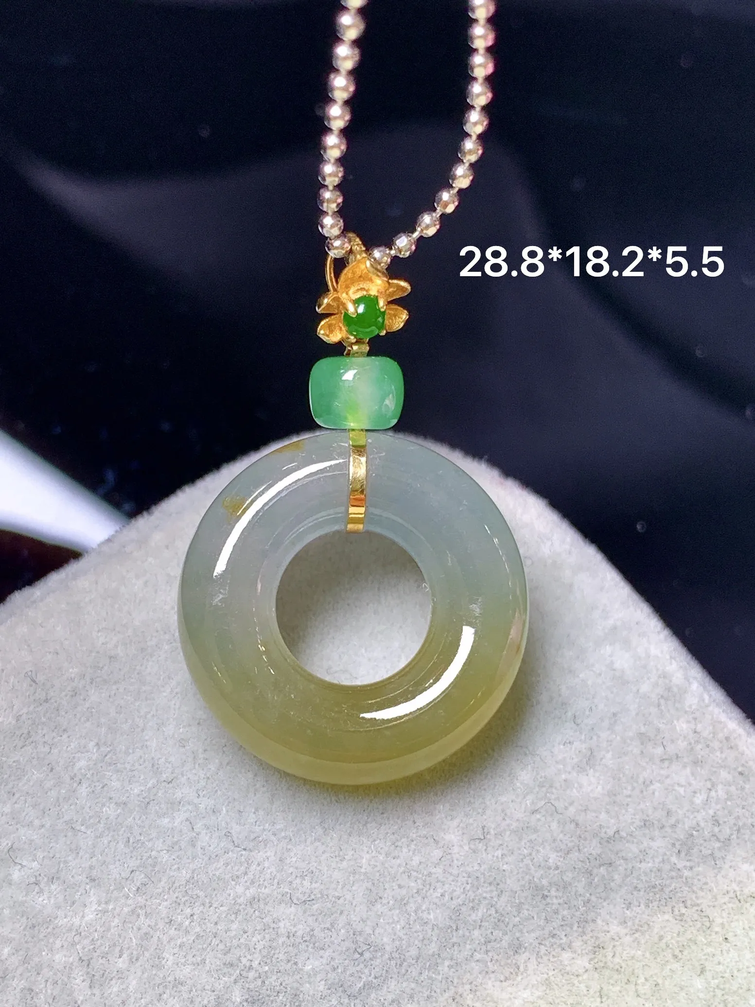 18k金镶嵌飘黄翡平安环吊坠 玉质细腻  色泽清新艳丽 整体尺寸28.8*18.2*5.5